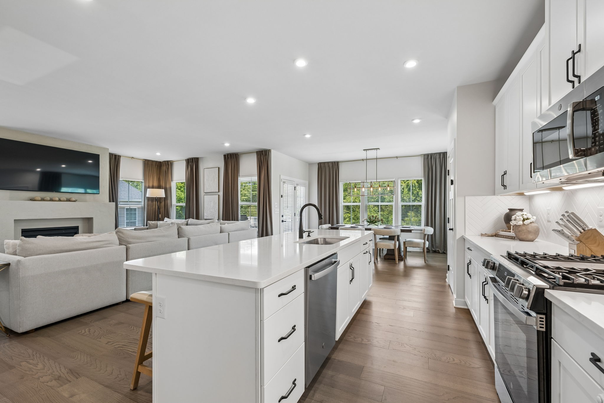 3013 Canyon Echo Dr