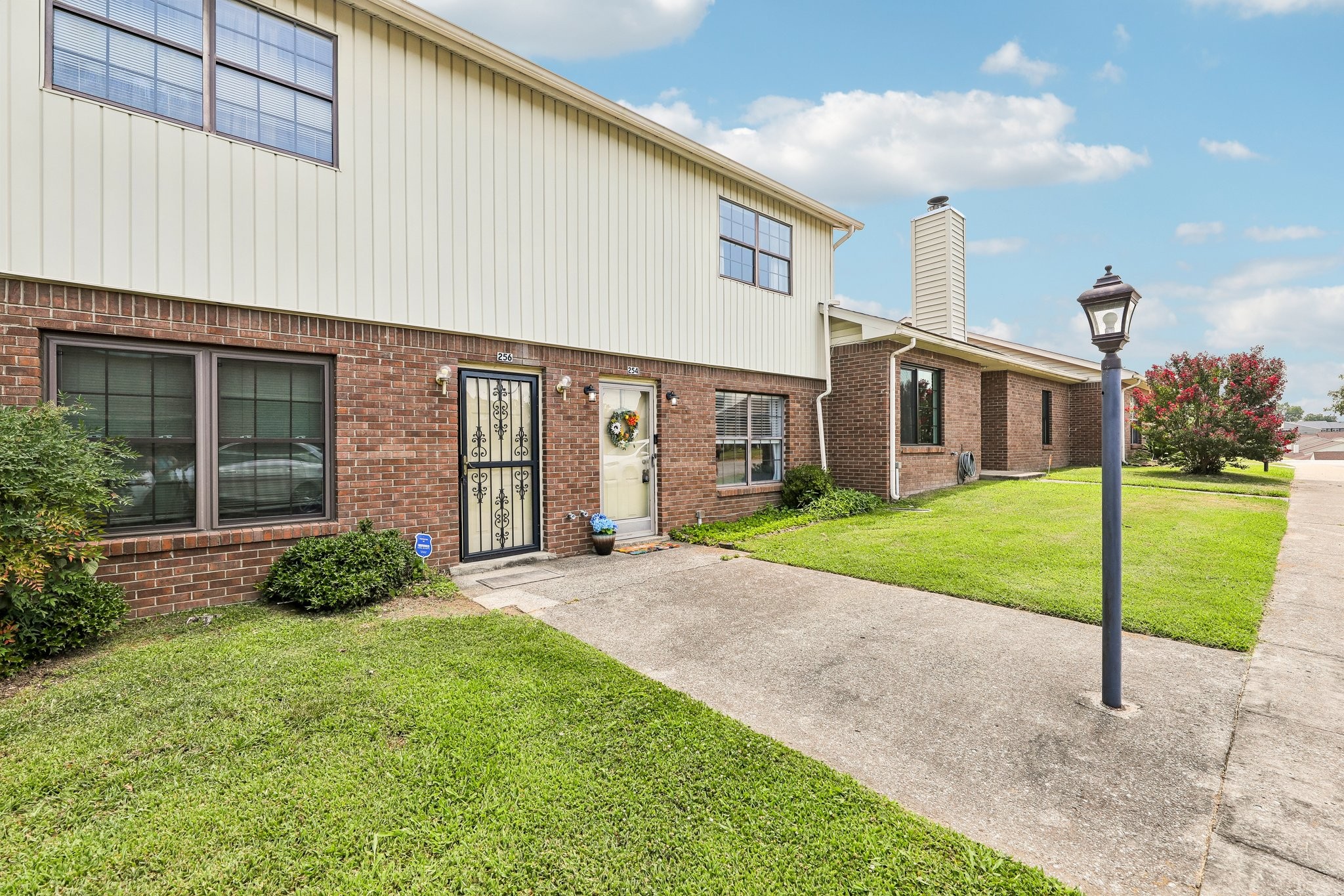 254 Mayflower Ln, N