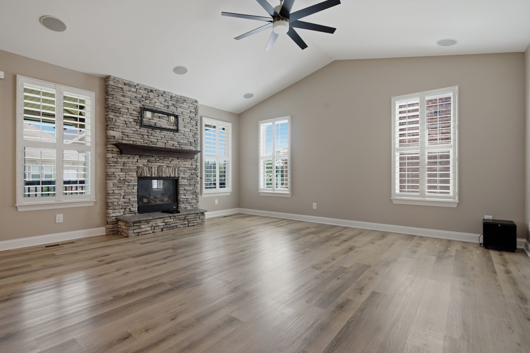 5036 Winslow Dr