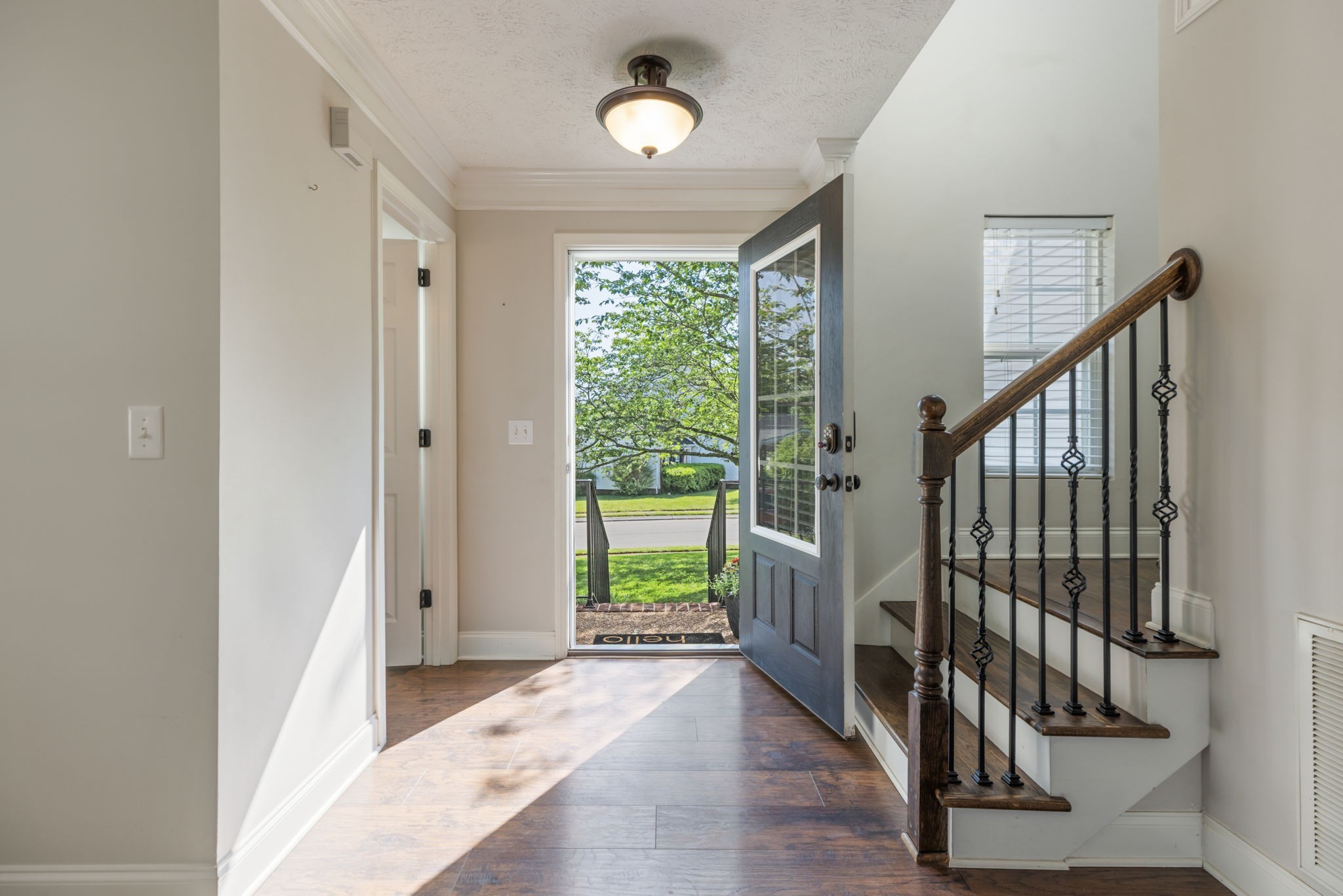 2290 Hayward Ln
