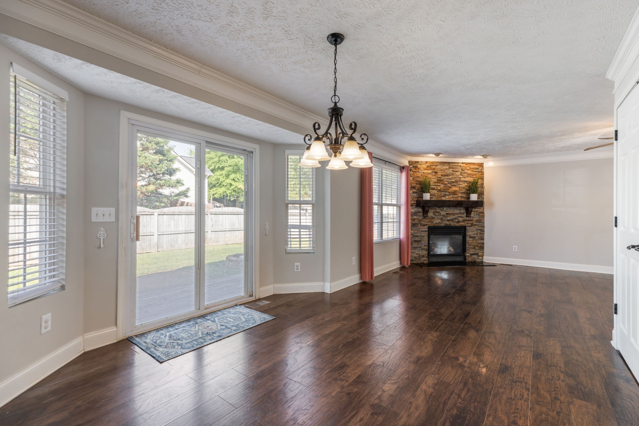 2290 Hayward Ln