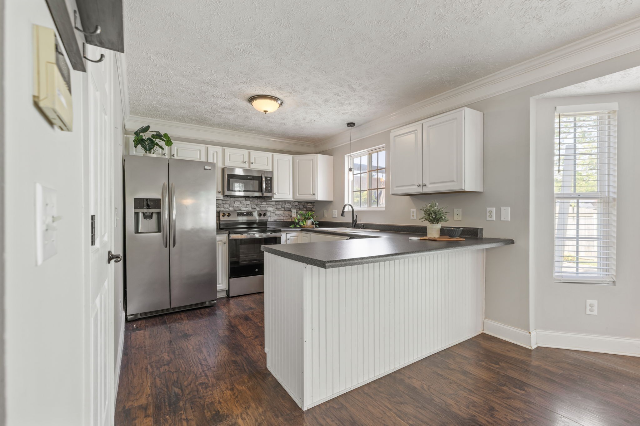 2290 Hayward Ln