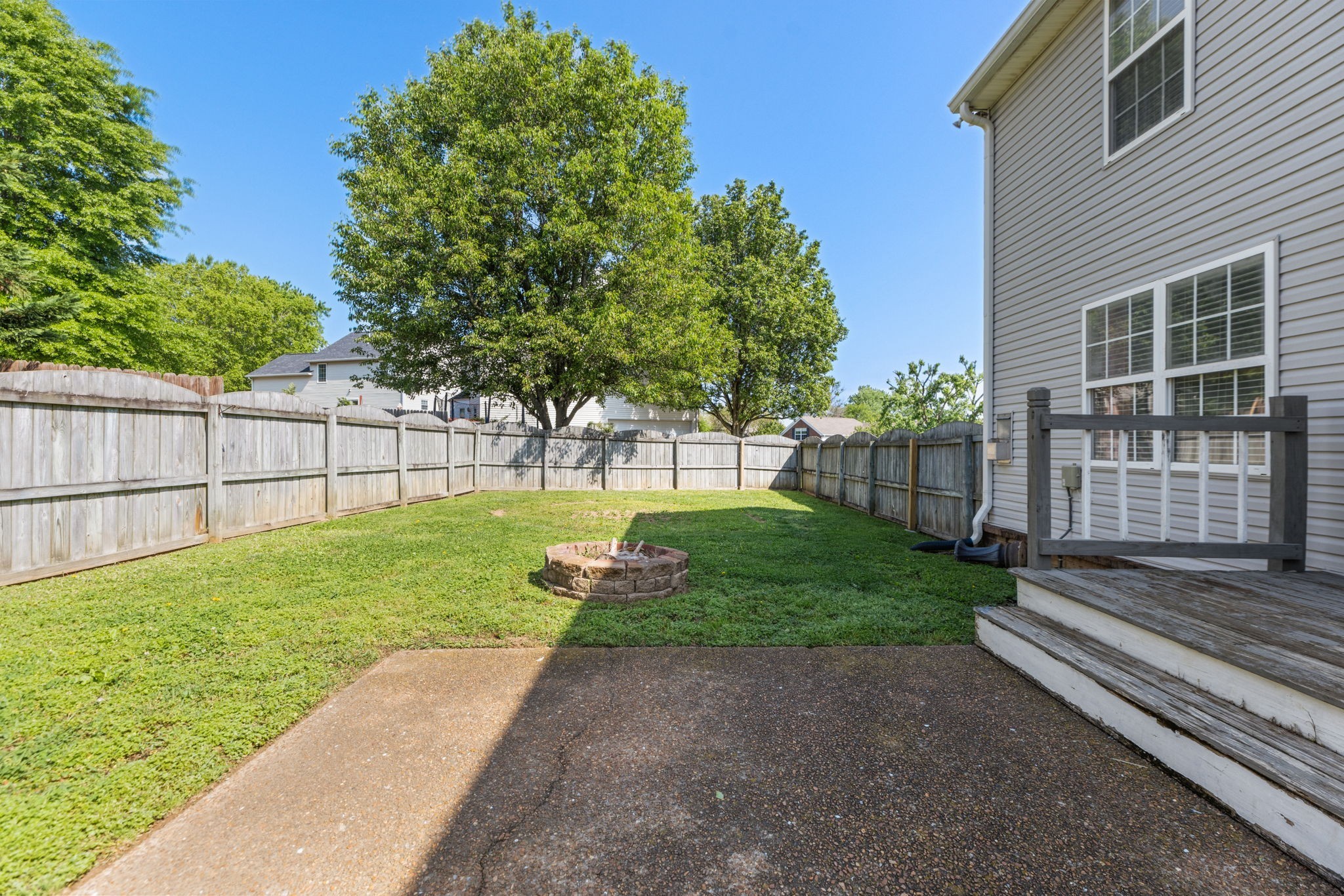 2290 Hayward Ln