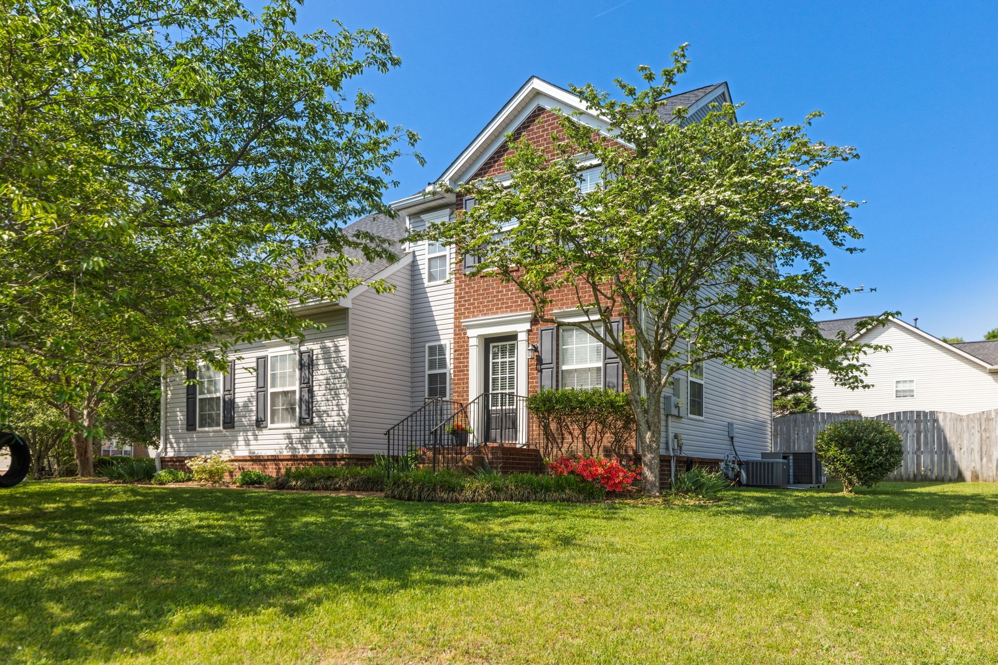 2290 Hayward Ln