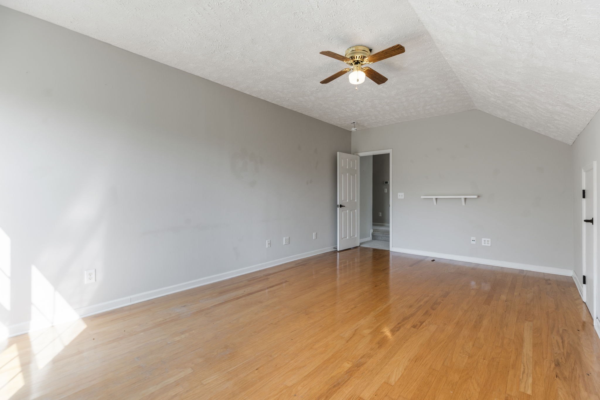 2290 Hayward Ln