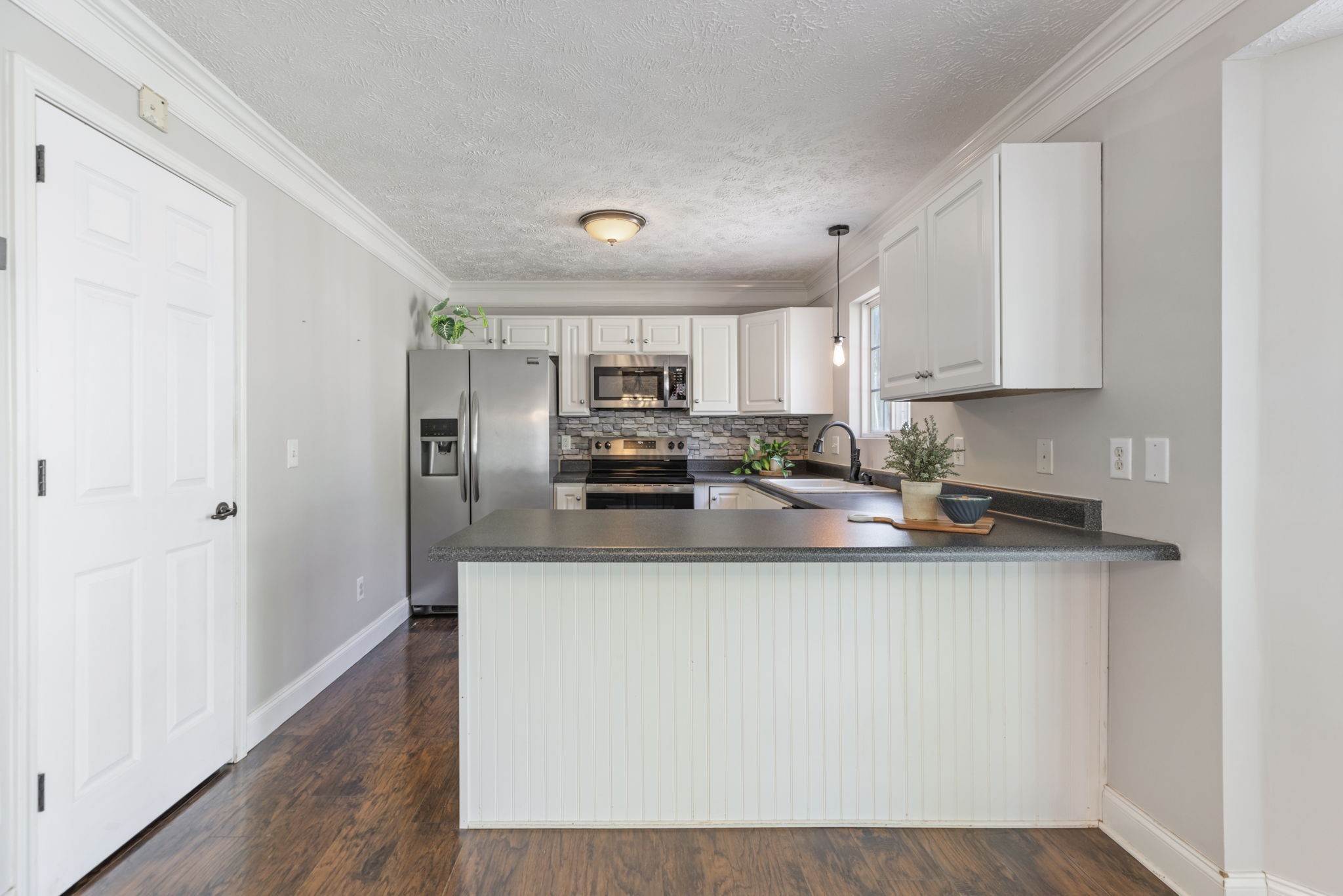 2290 Hayward Ln