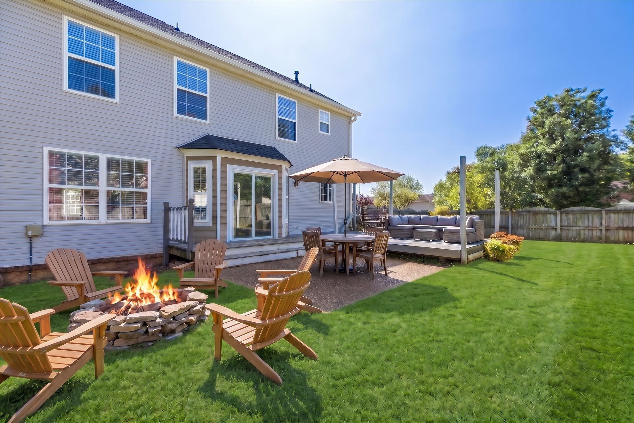 2290 Hayward Ln
