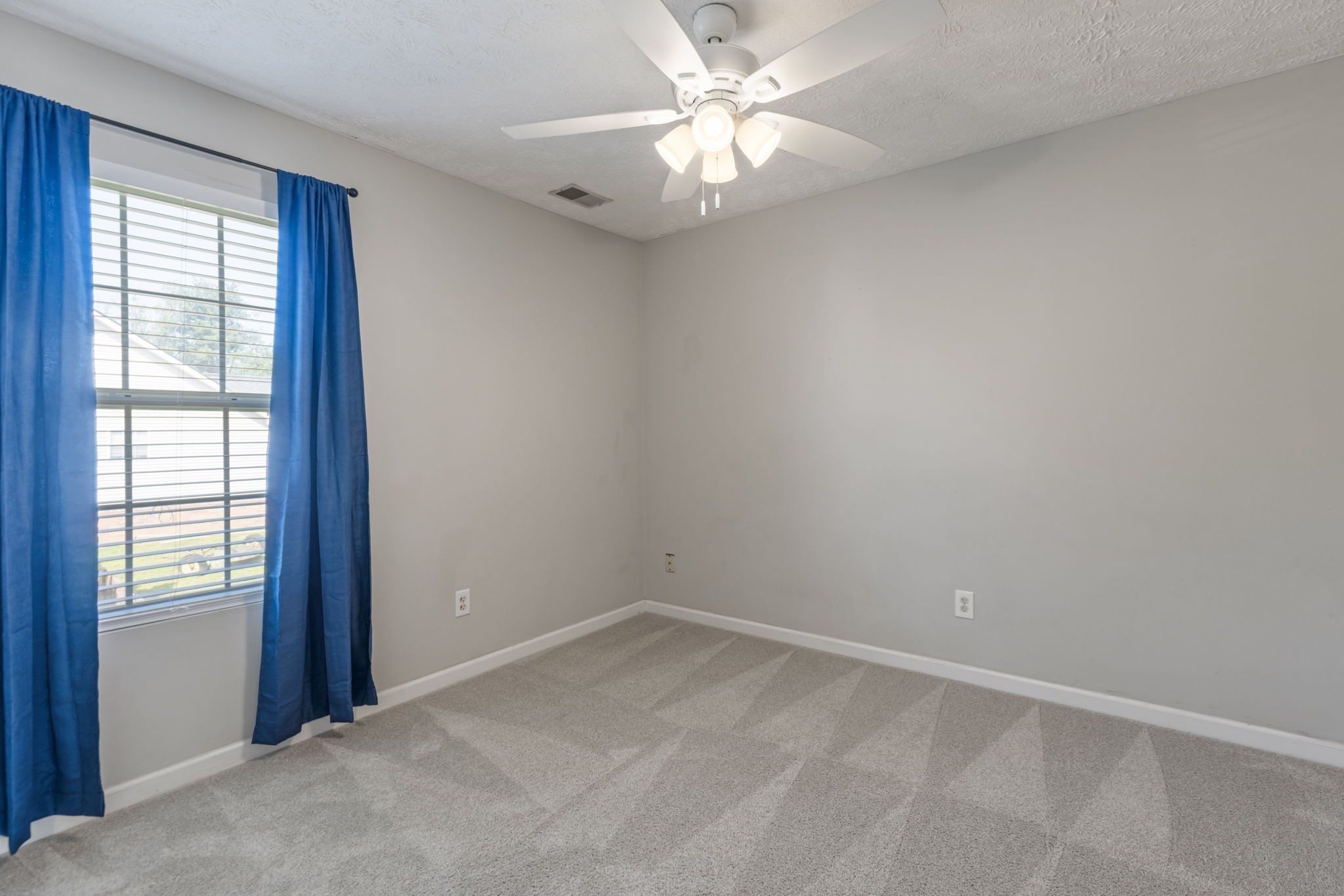 2290 Hayward Ln