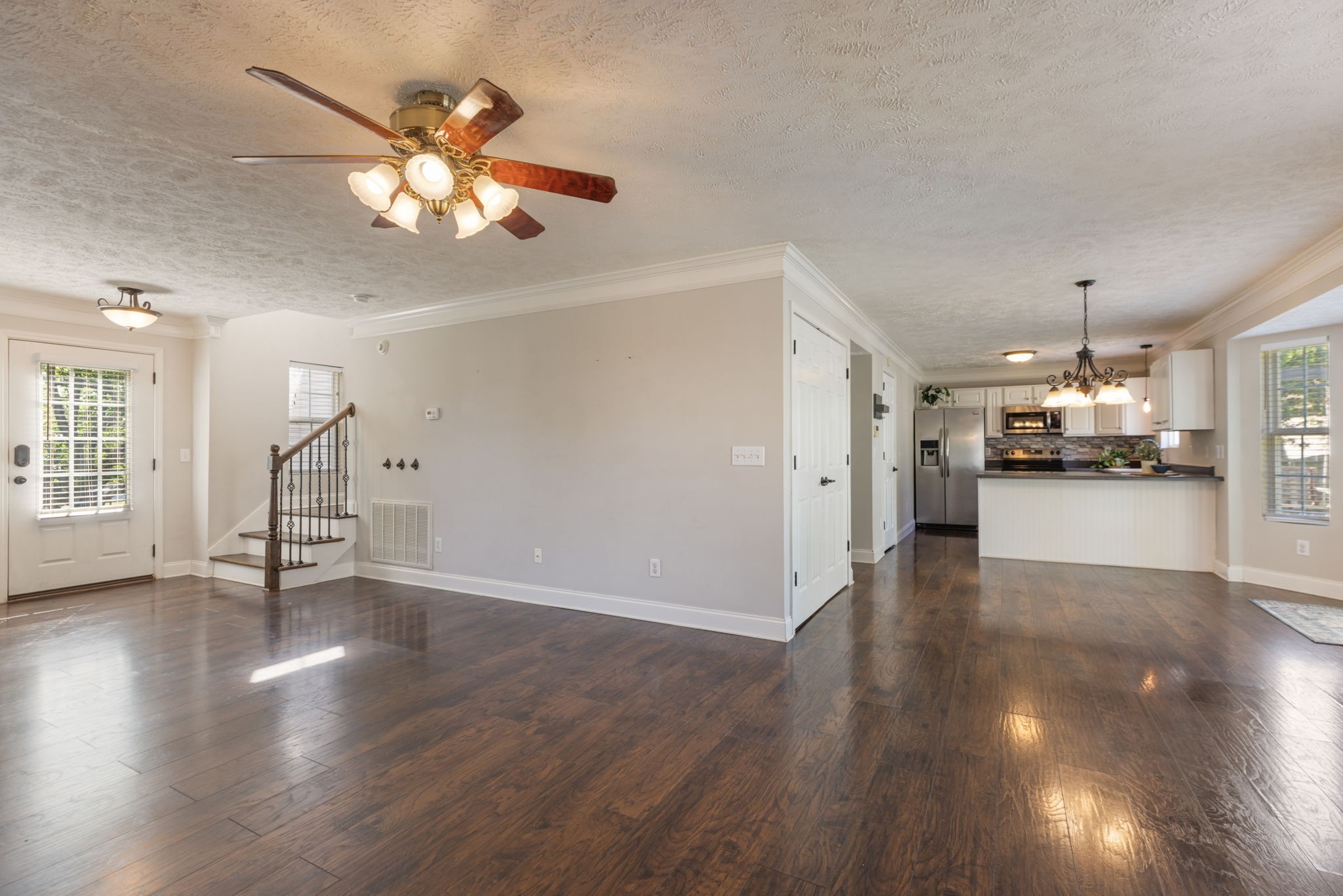 2290 Hayward Ln