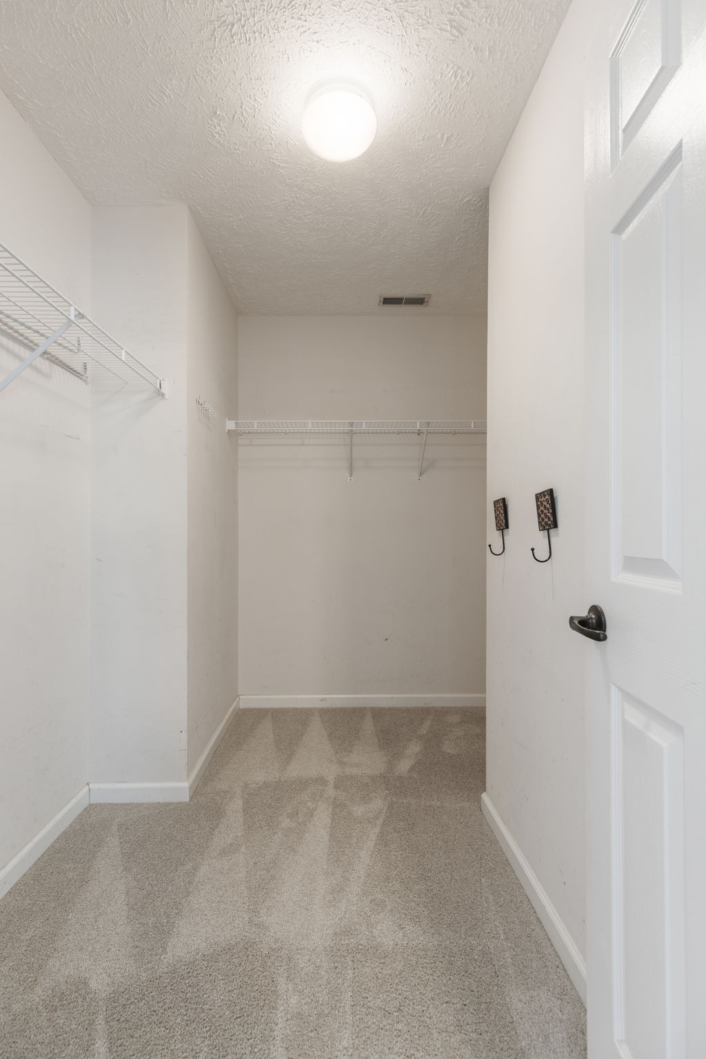 2290 Hayward Ln