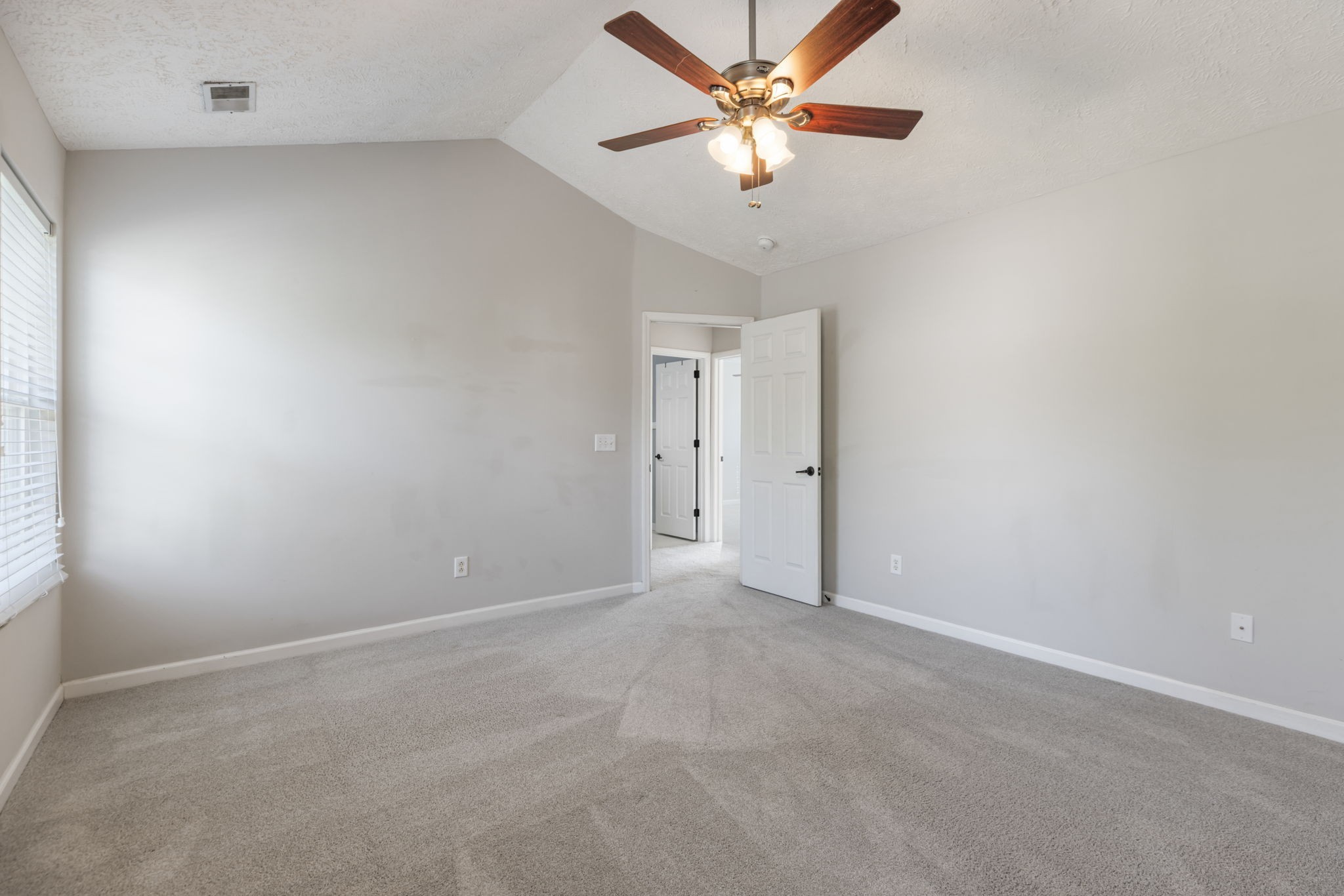 2290 Hayward Ln