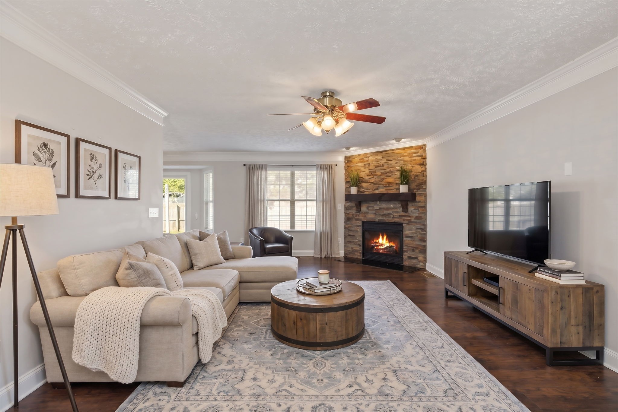 2290 Hayward Ln