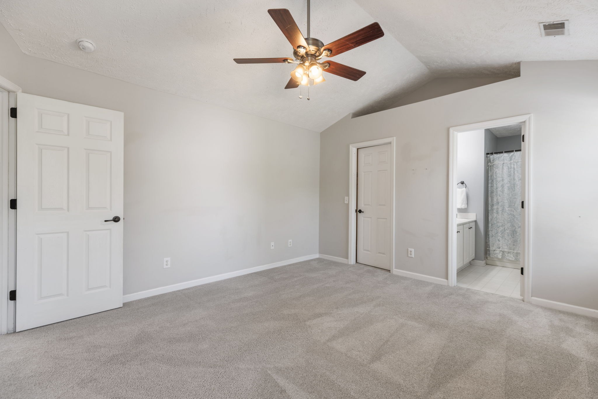 2290 Hayward Ln