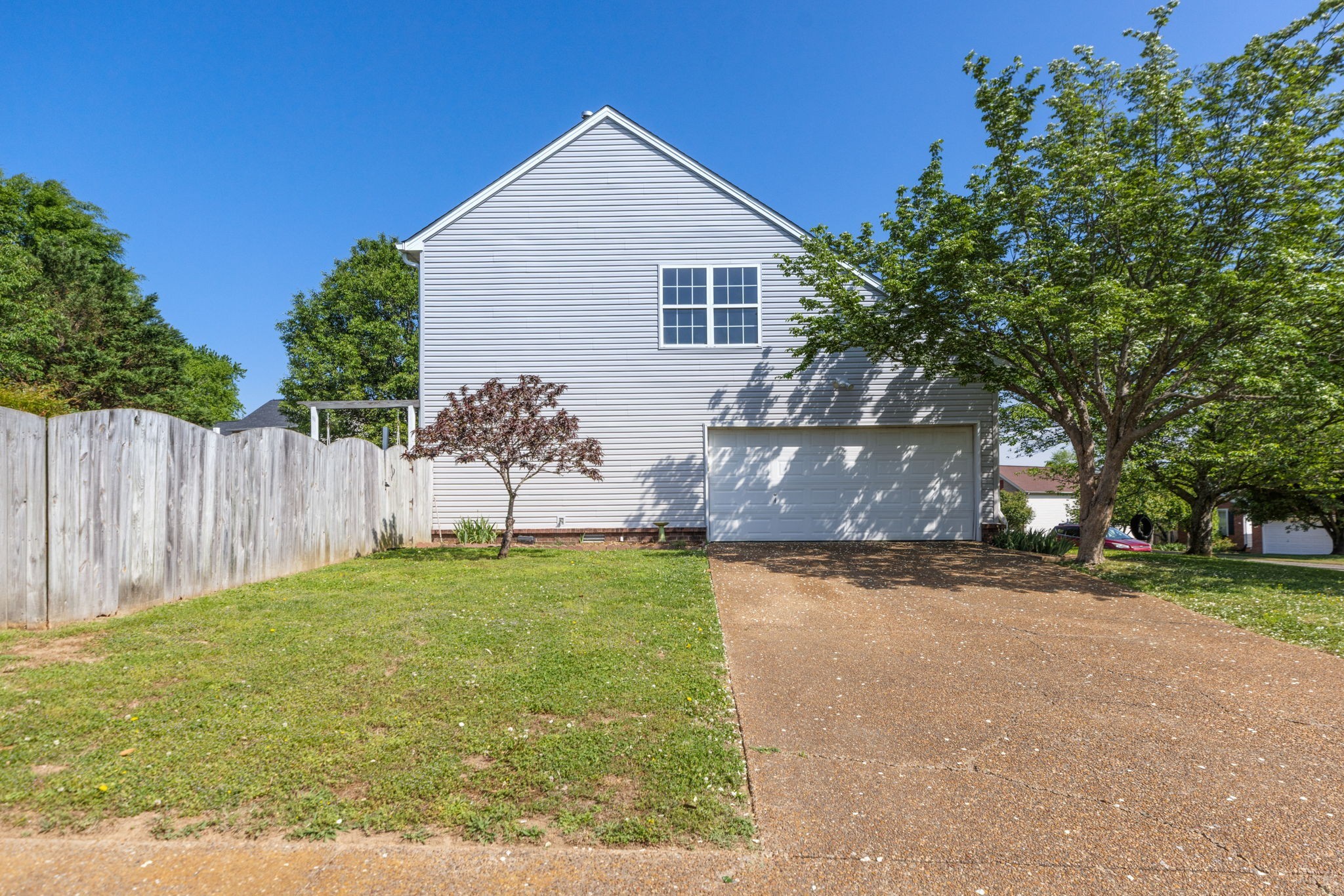 2290 Hayward Ln