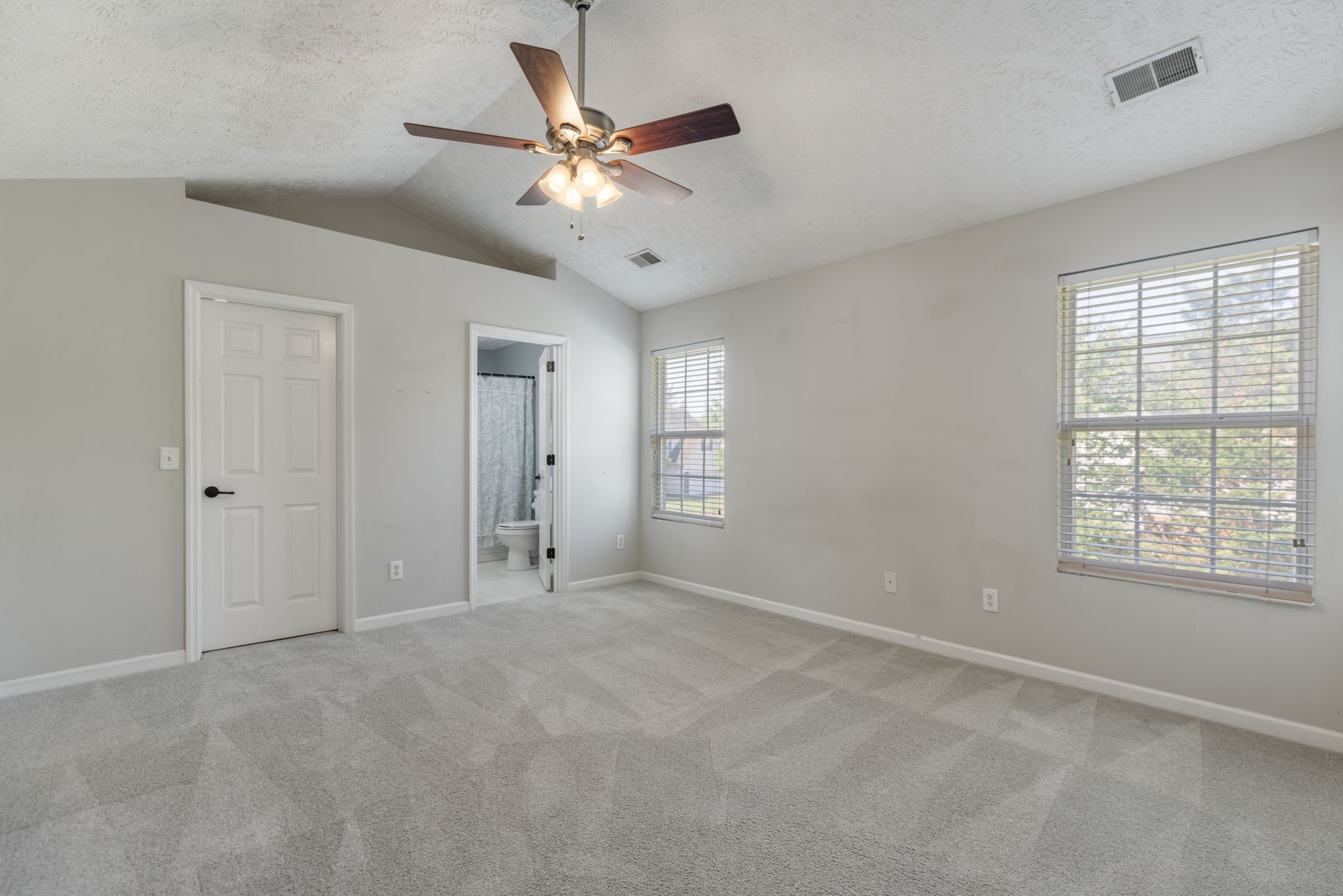 2290 Hayward Ln