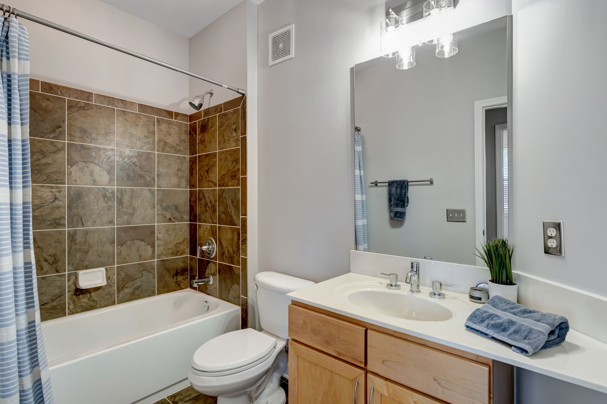 3000 Vanderbilt Pl Unit: 204