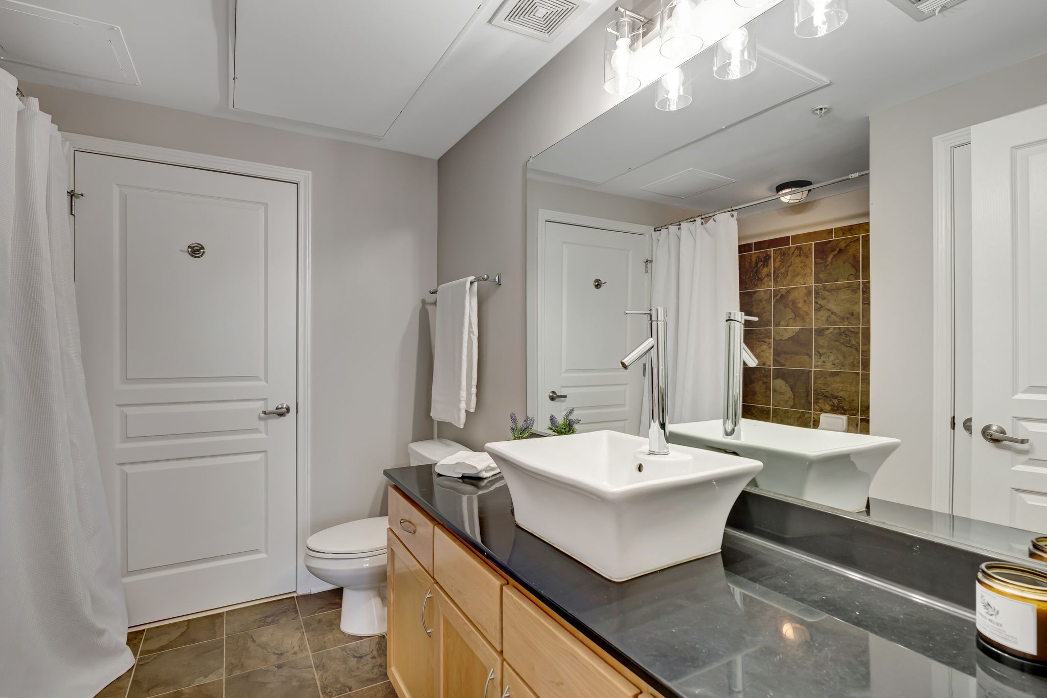 3000 Vanderbilt Pl Unit: 204