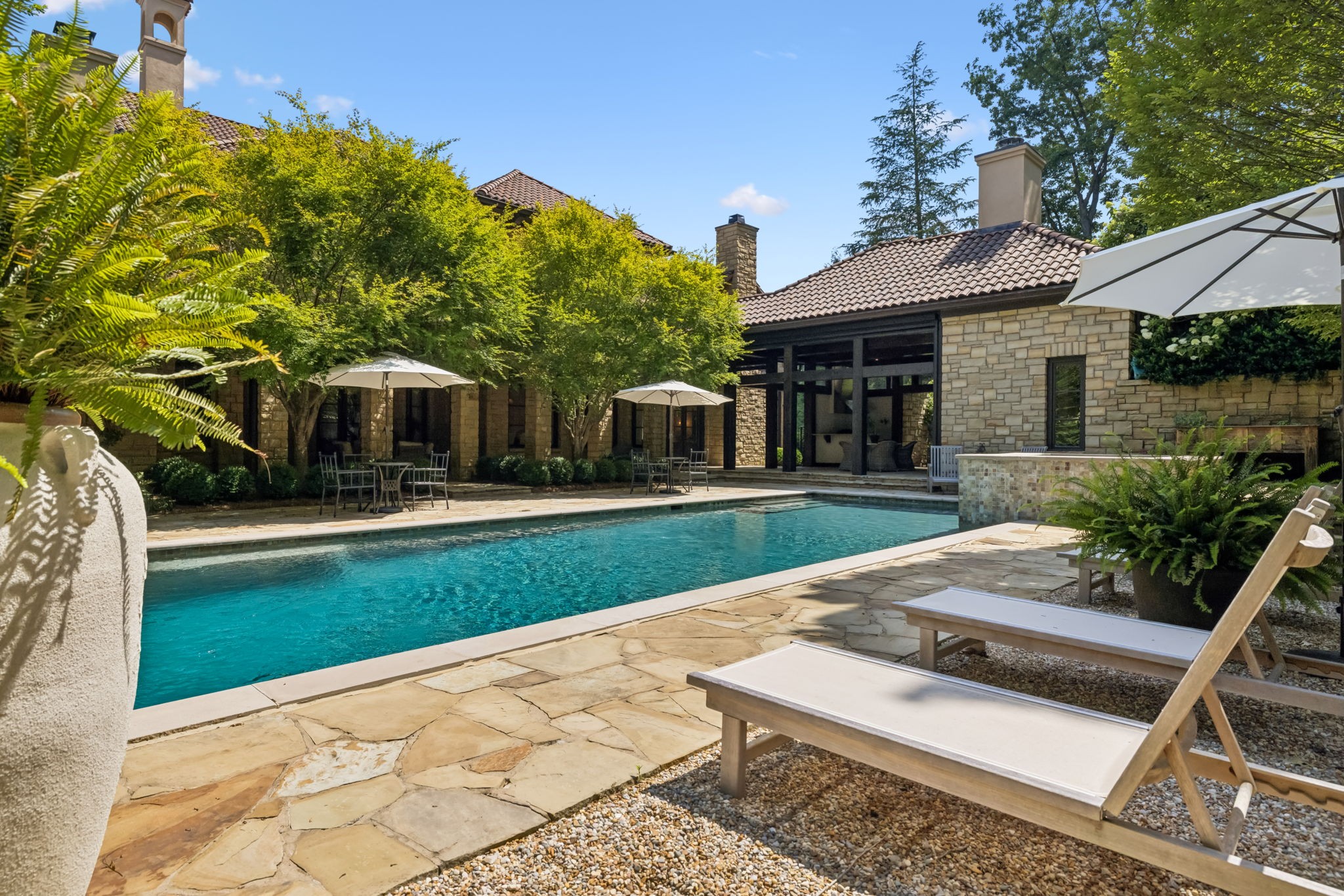 1037 Vaughn Crest Dr