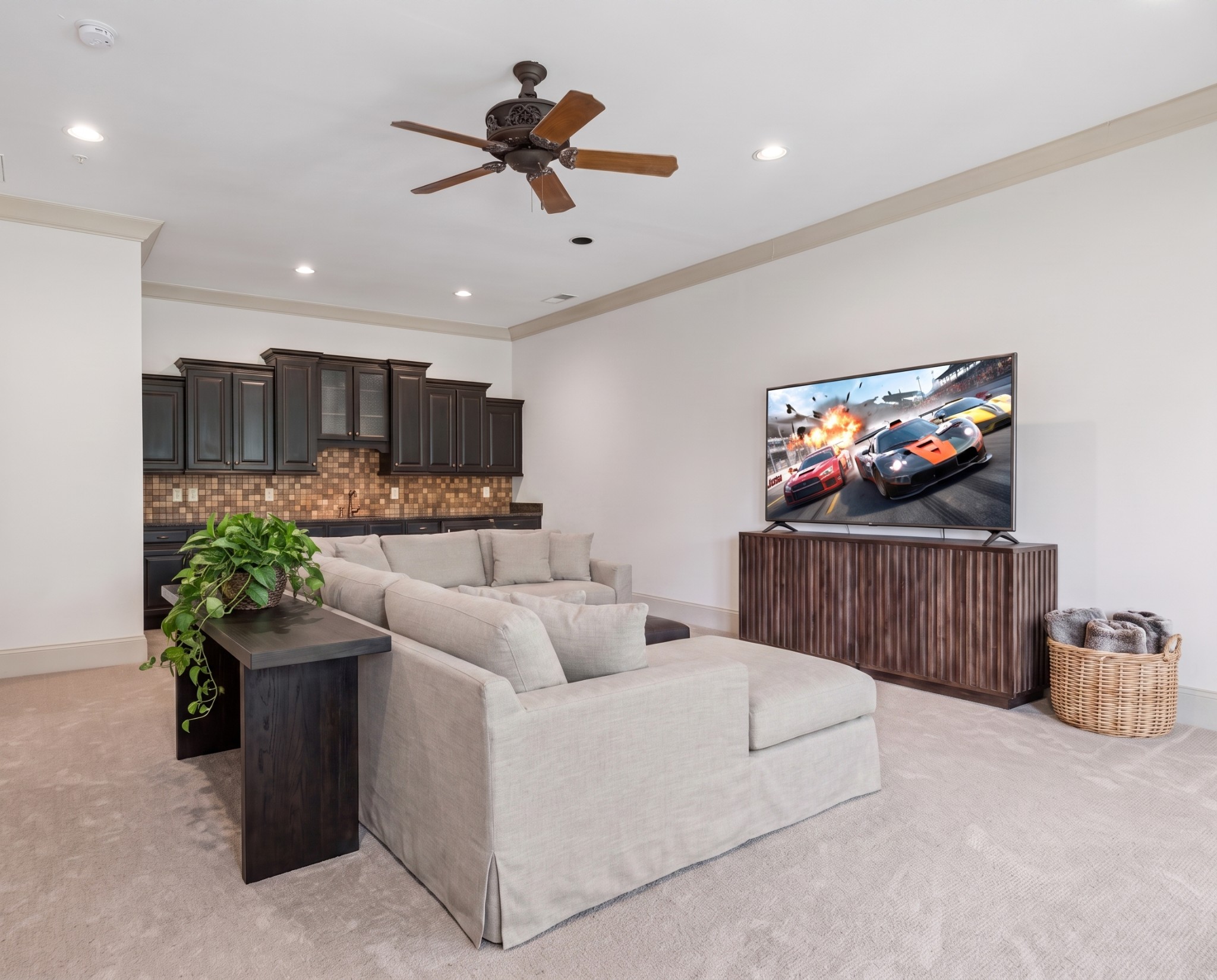 1037 Vaughn Crest Dr
