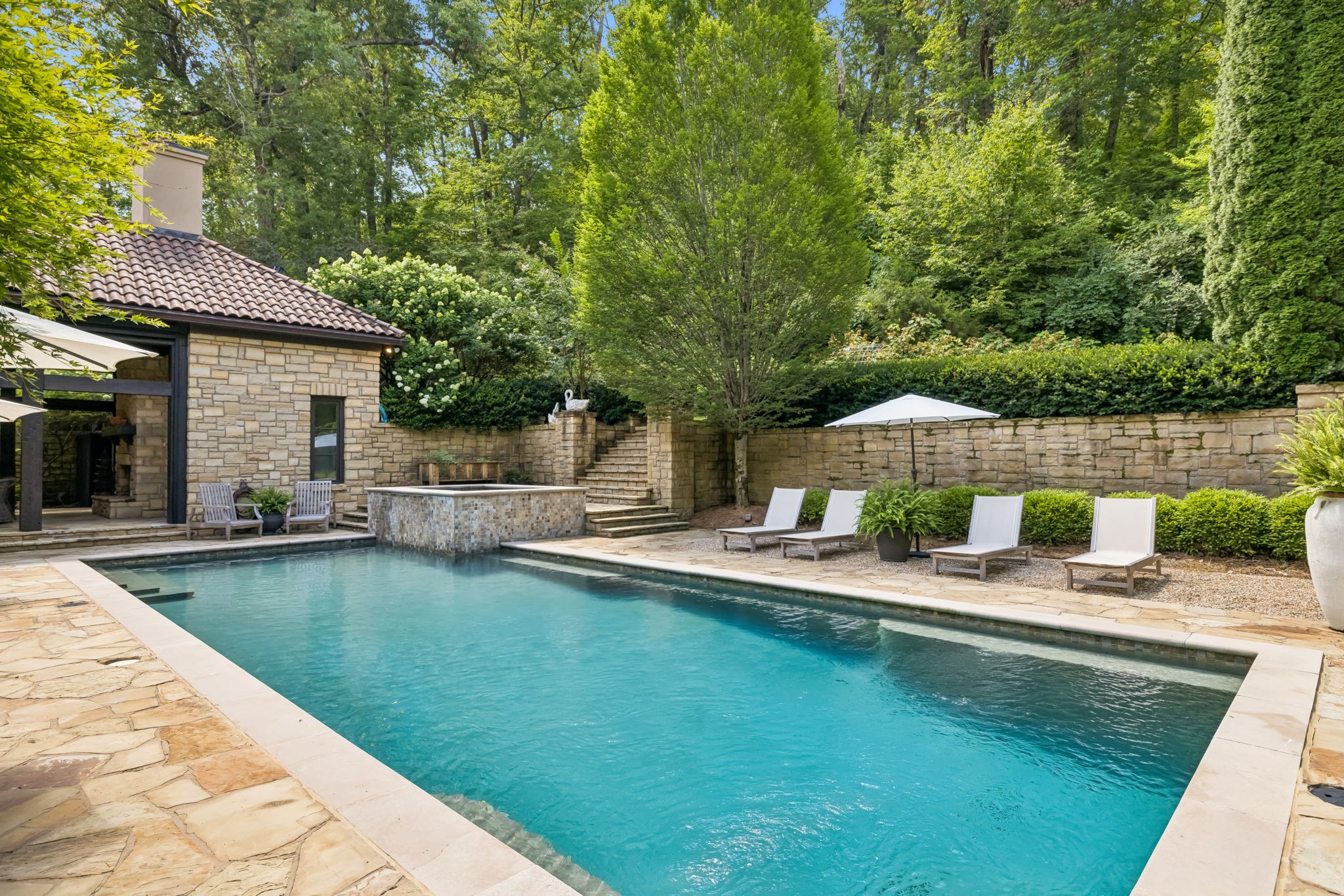 1037 Vaughn Crest Dr