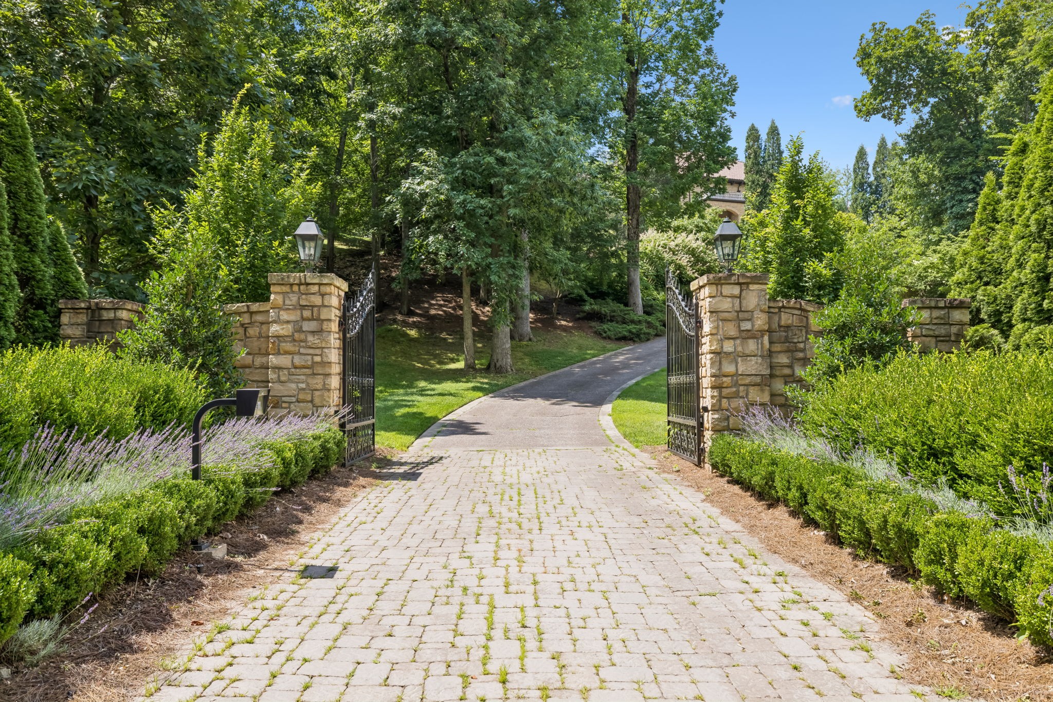 1037 Vaughn Crest Dr