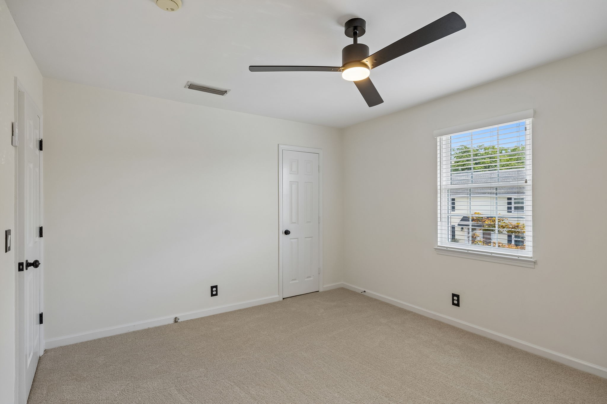 200 N Royal Oaks Blvd Unit: E1