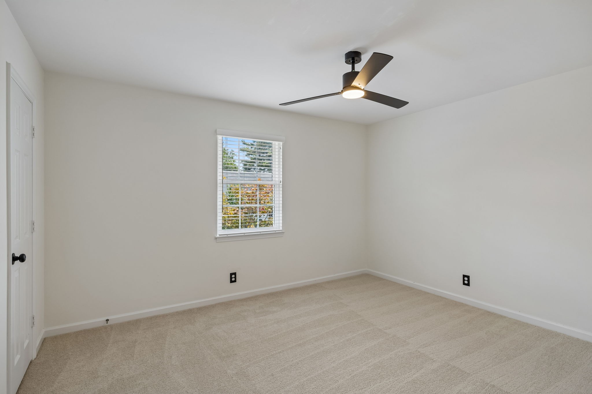 200 N Royal Oaks Blvd Unit: E1