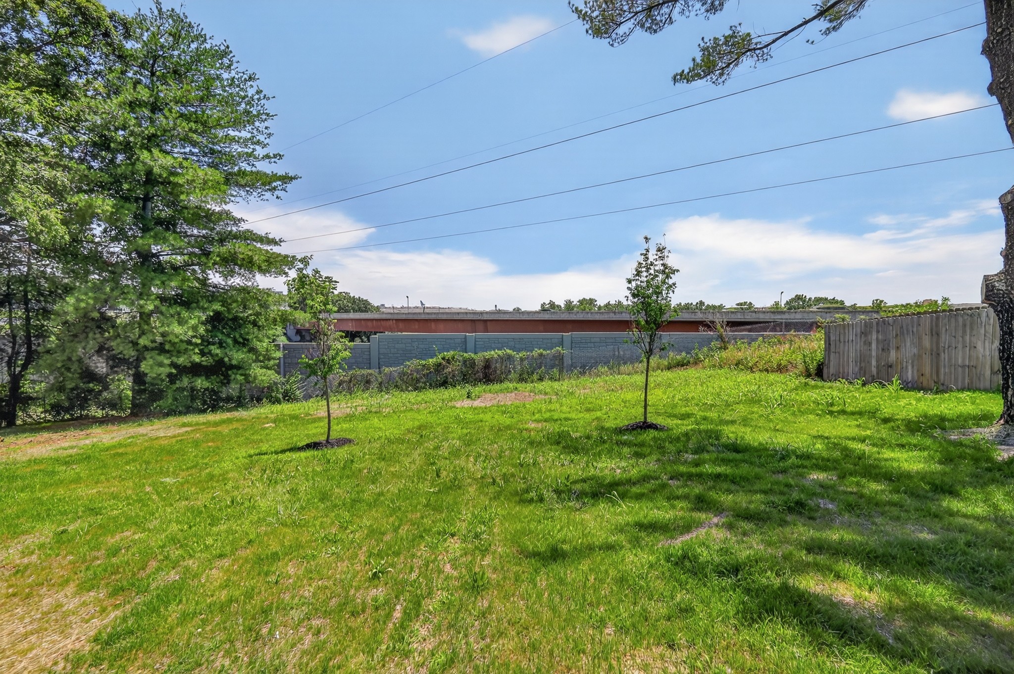 633 Claridge Dr