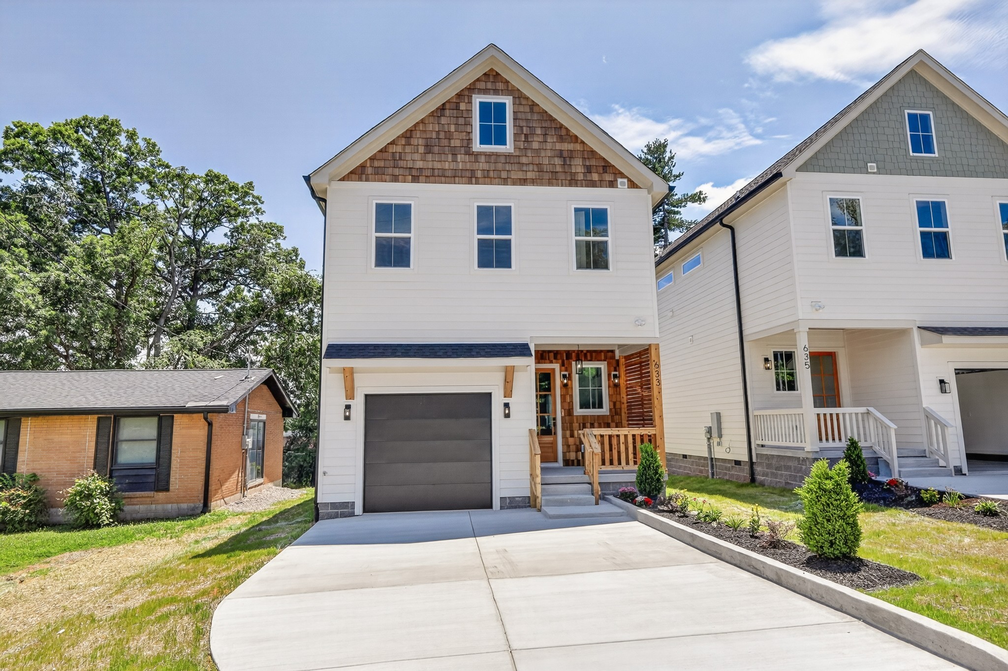 633 Claridge Dr