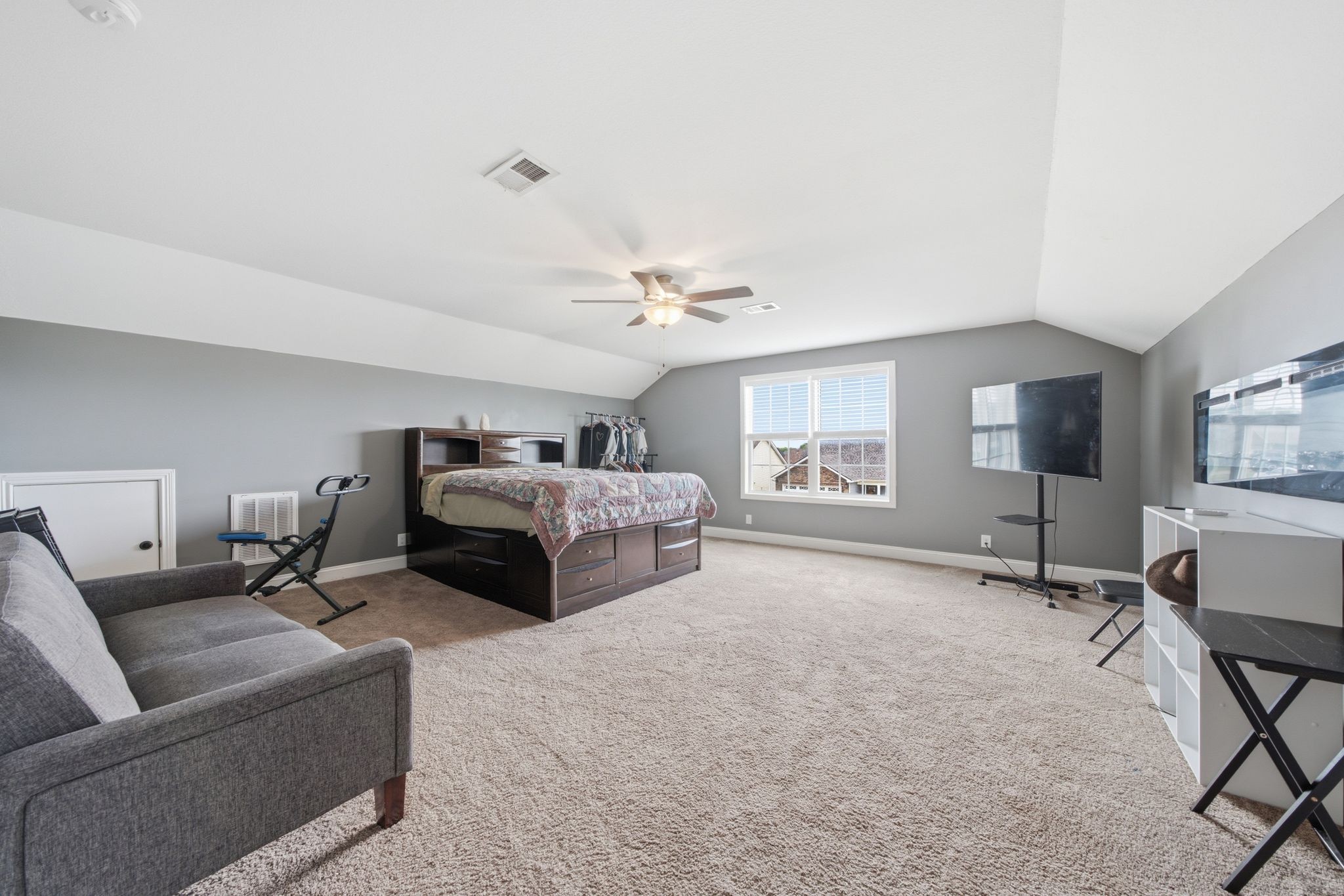 841 Lutz Ln