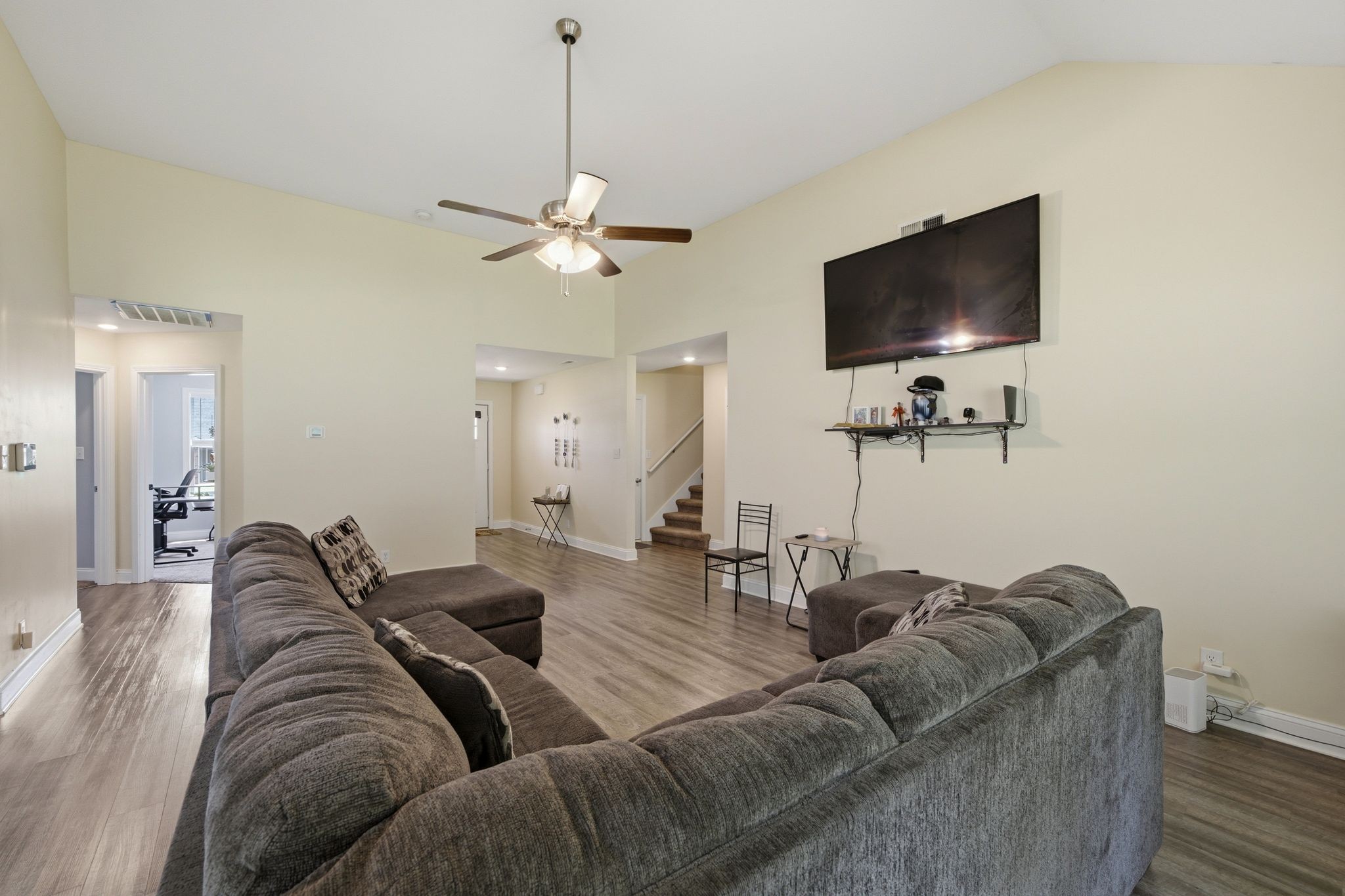 841 Lutz Ln