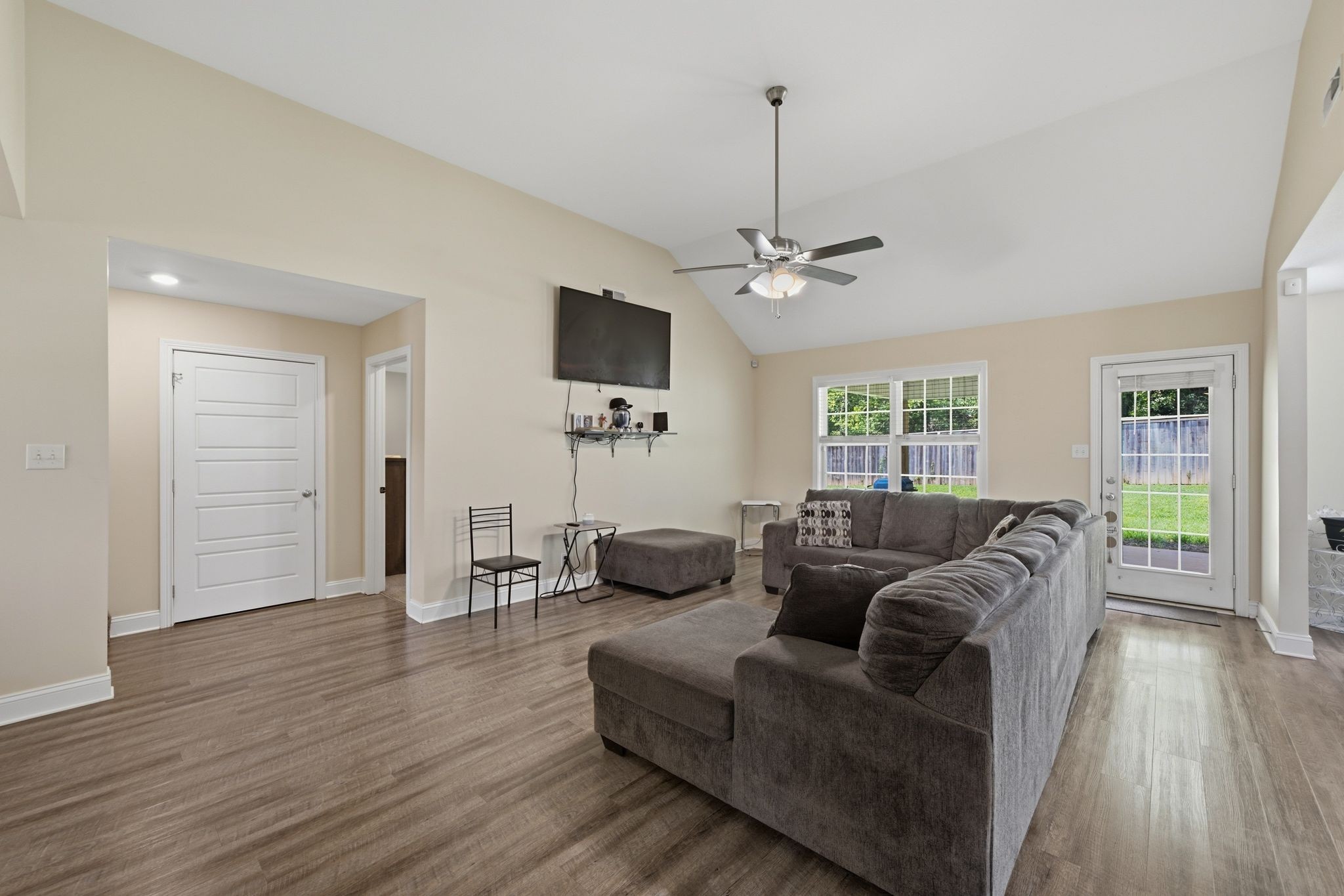 841 Lutz Ln