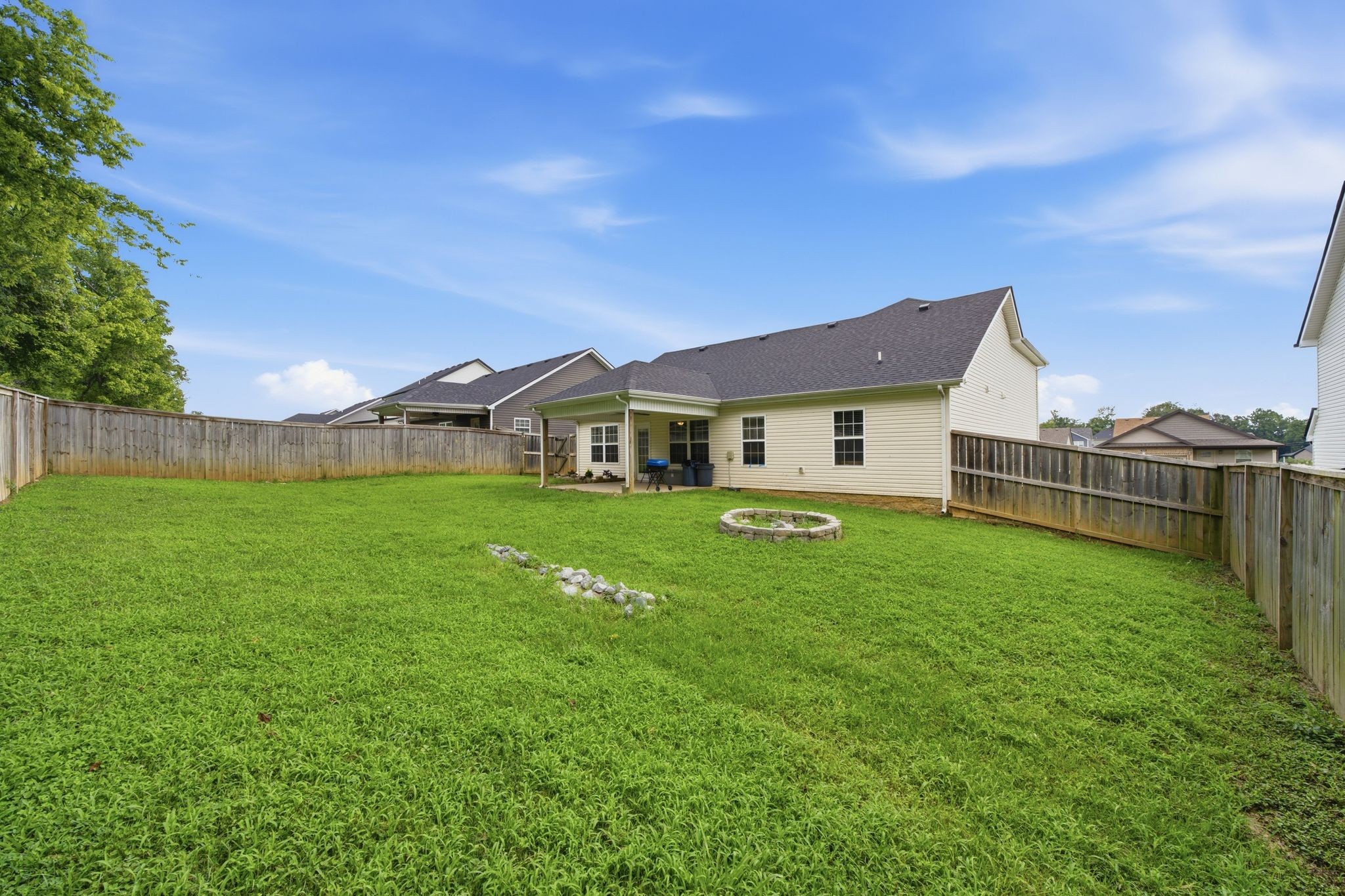 841 Lutz Ln