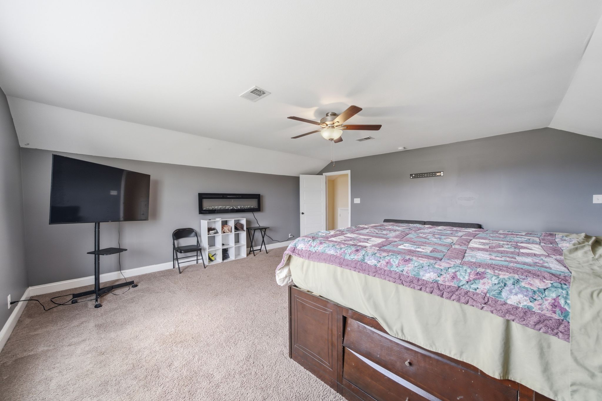 841 Lutz Ln