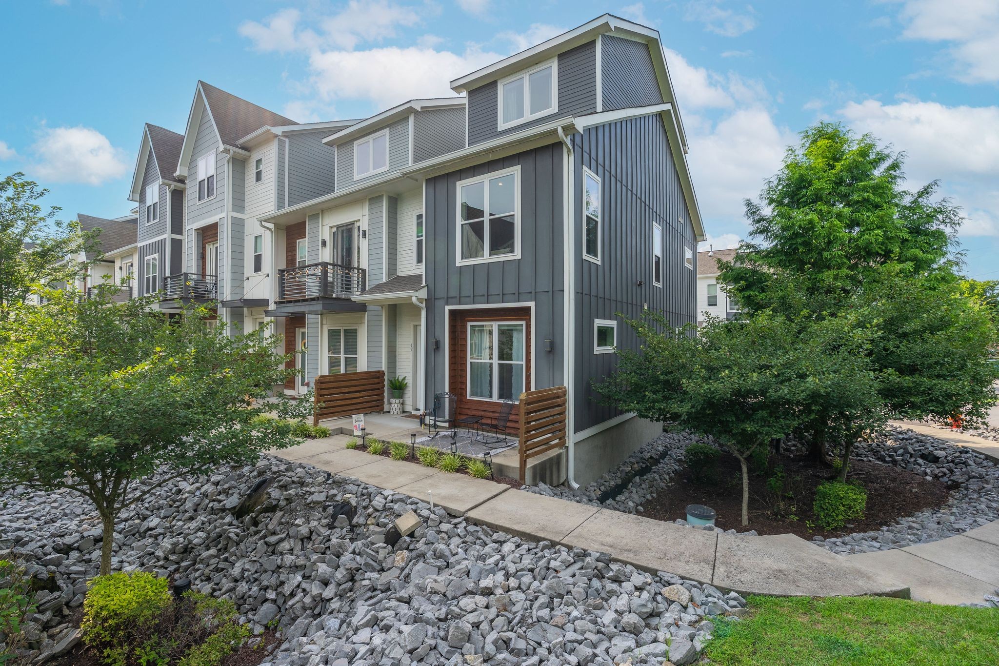 700 James Ave Unit: 17