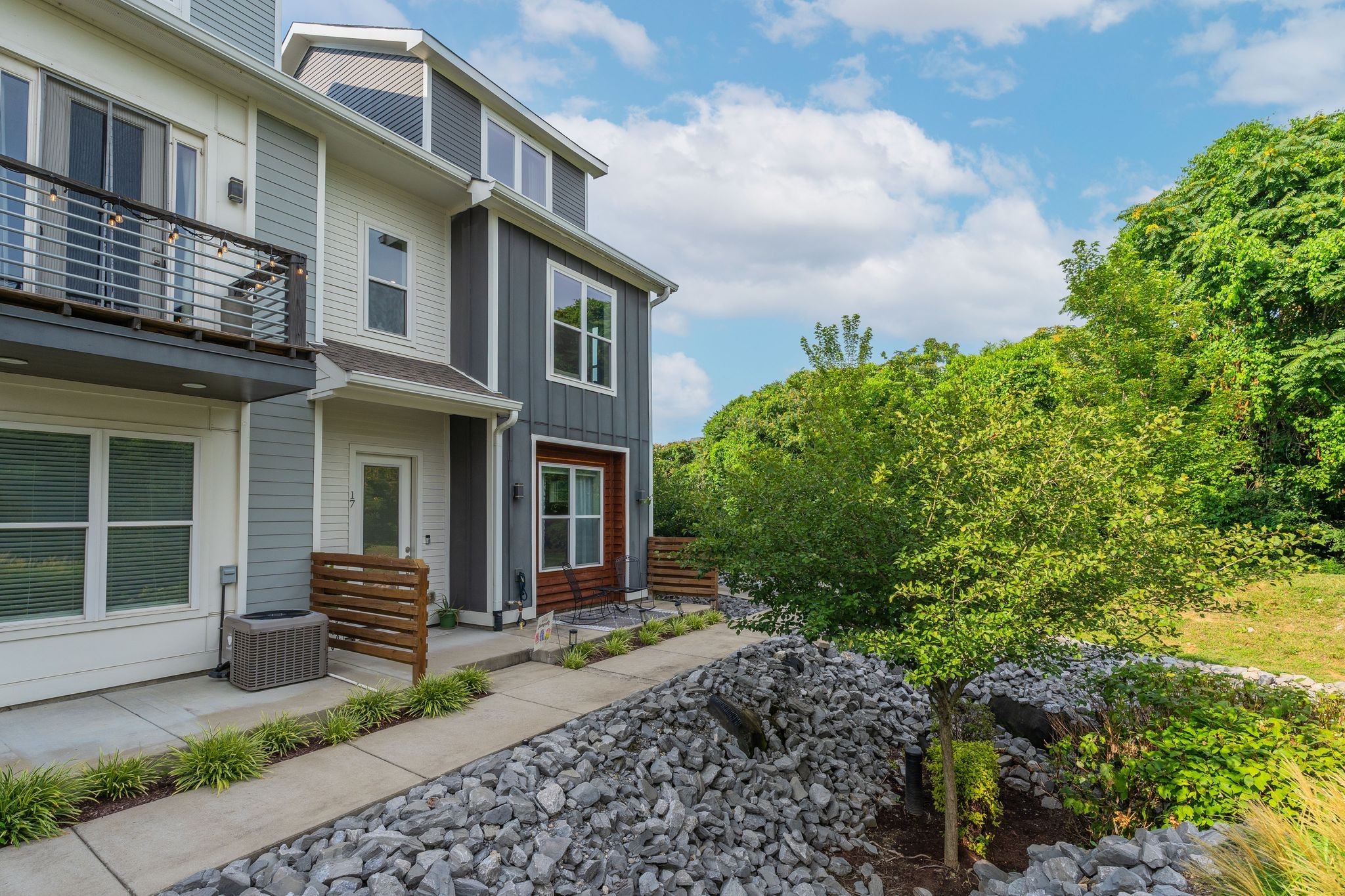 700 James Ave Unit: 17