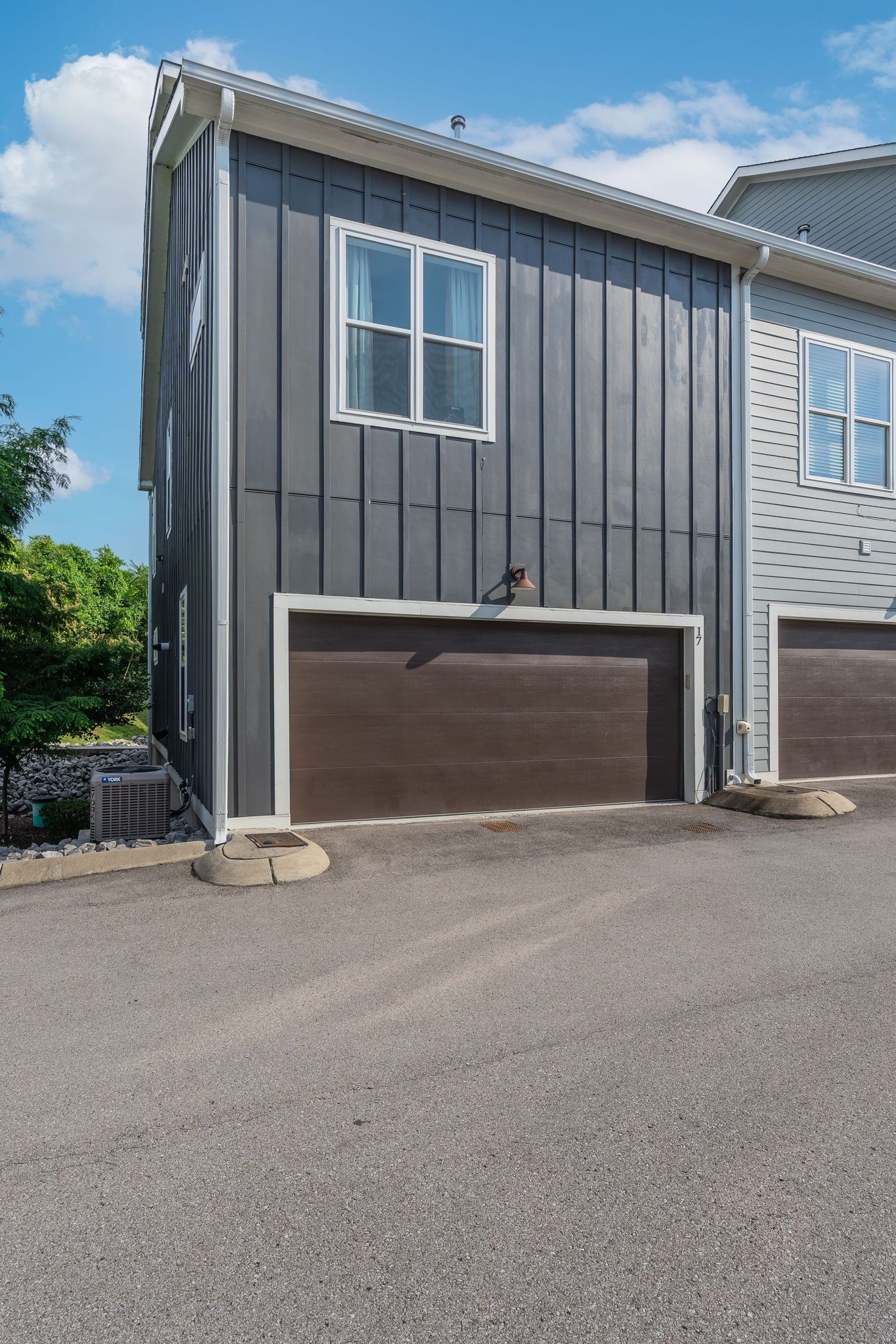 700 James Ave Unit: 17