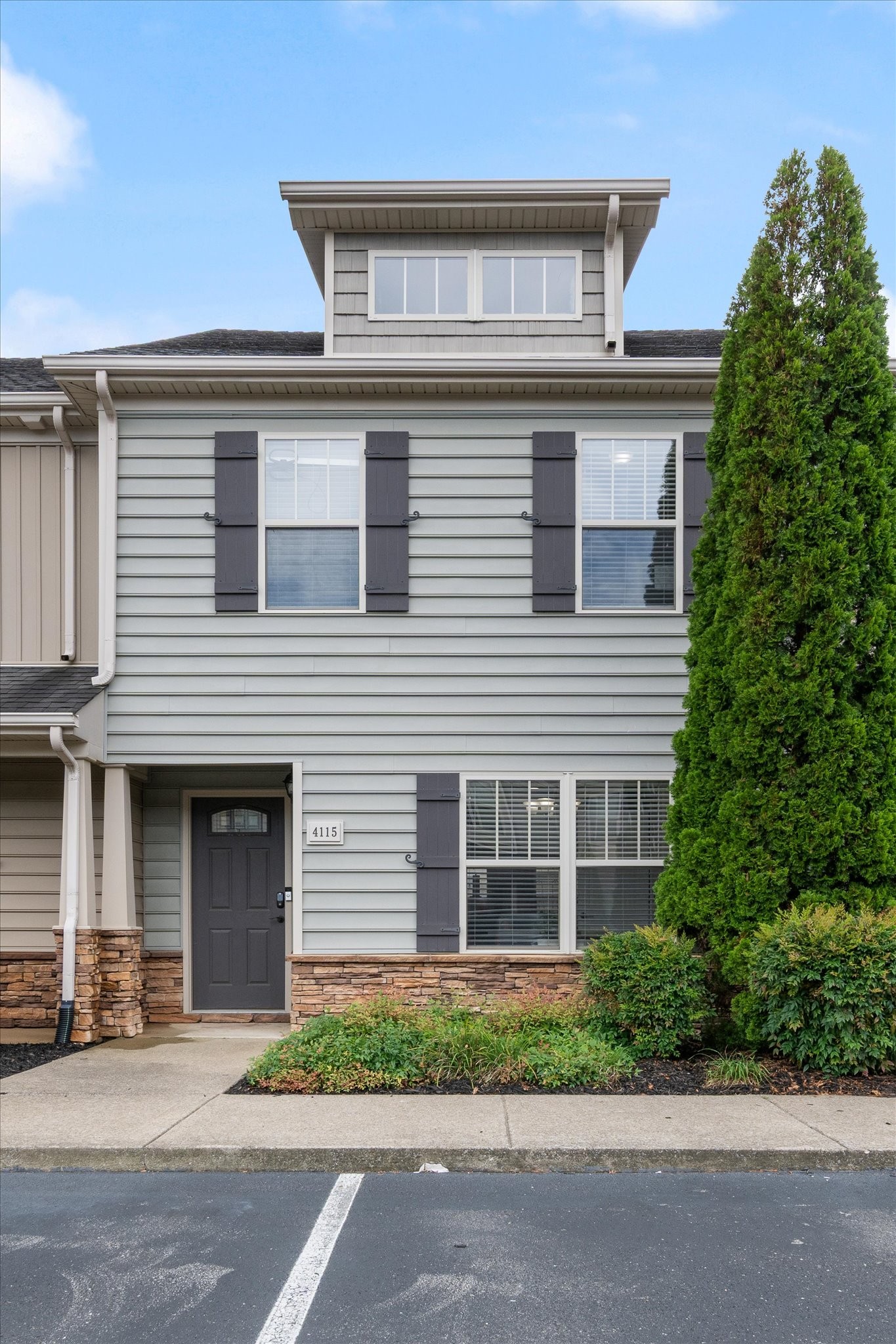 4115 War Emblem Ln