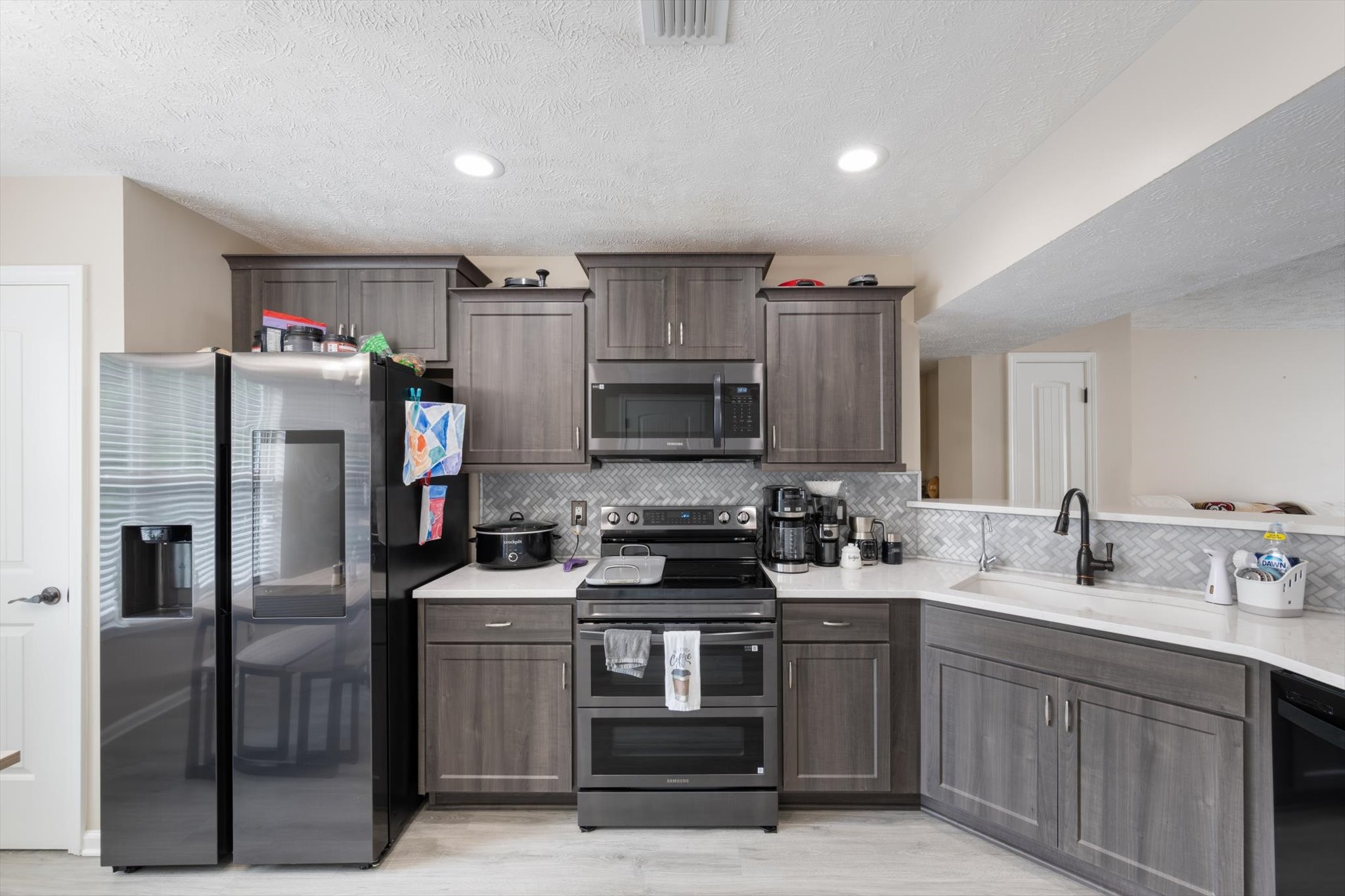 4115 War Emblem Ln