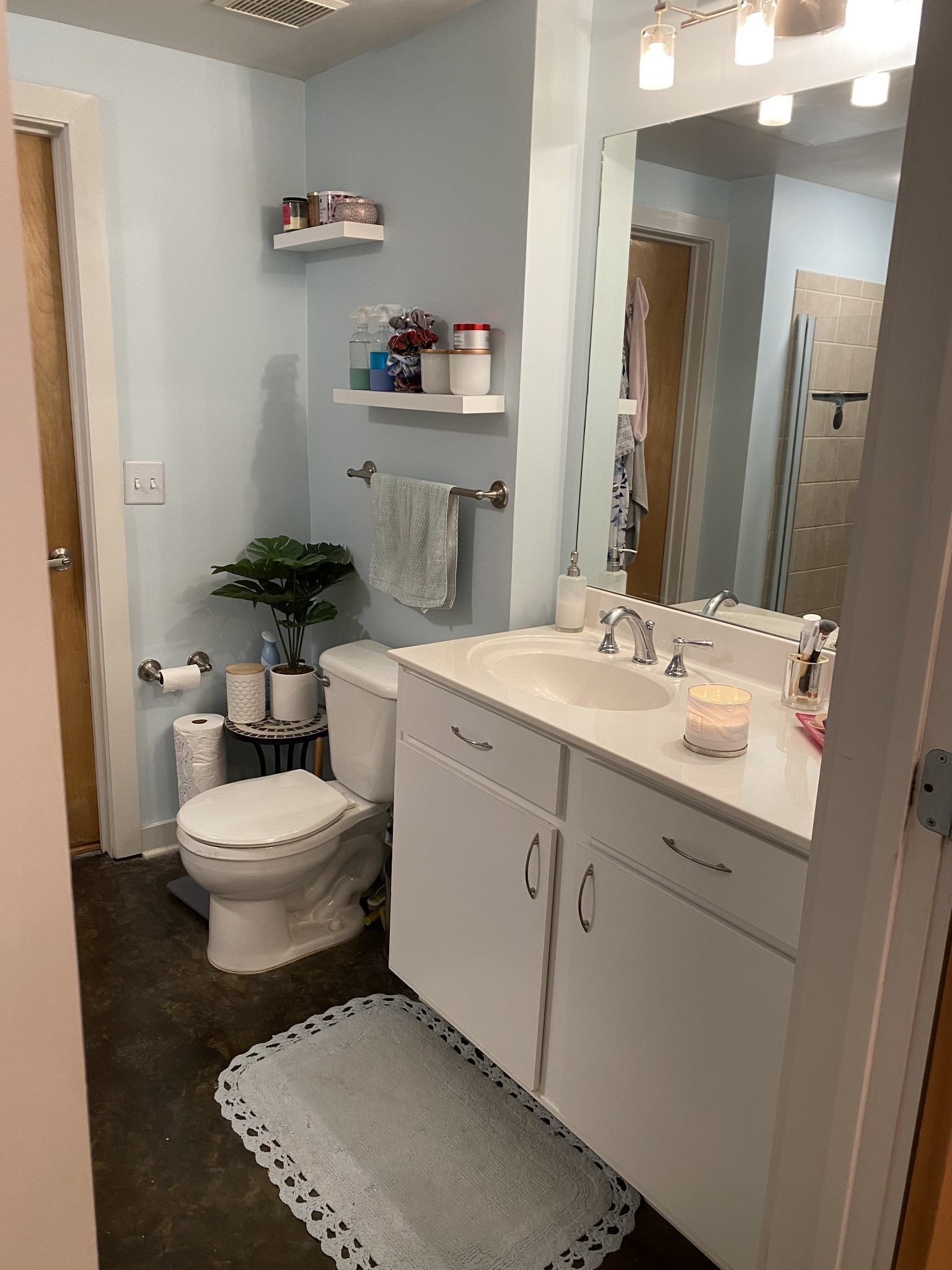 1803 Broadway Unit: 203