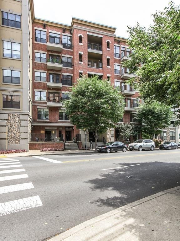 1803 Broadway Unit: 203