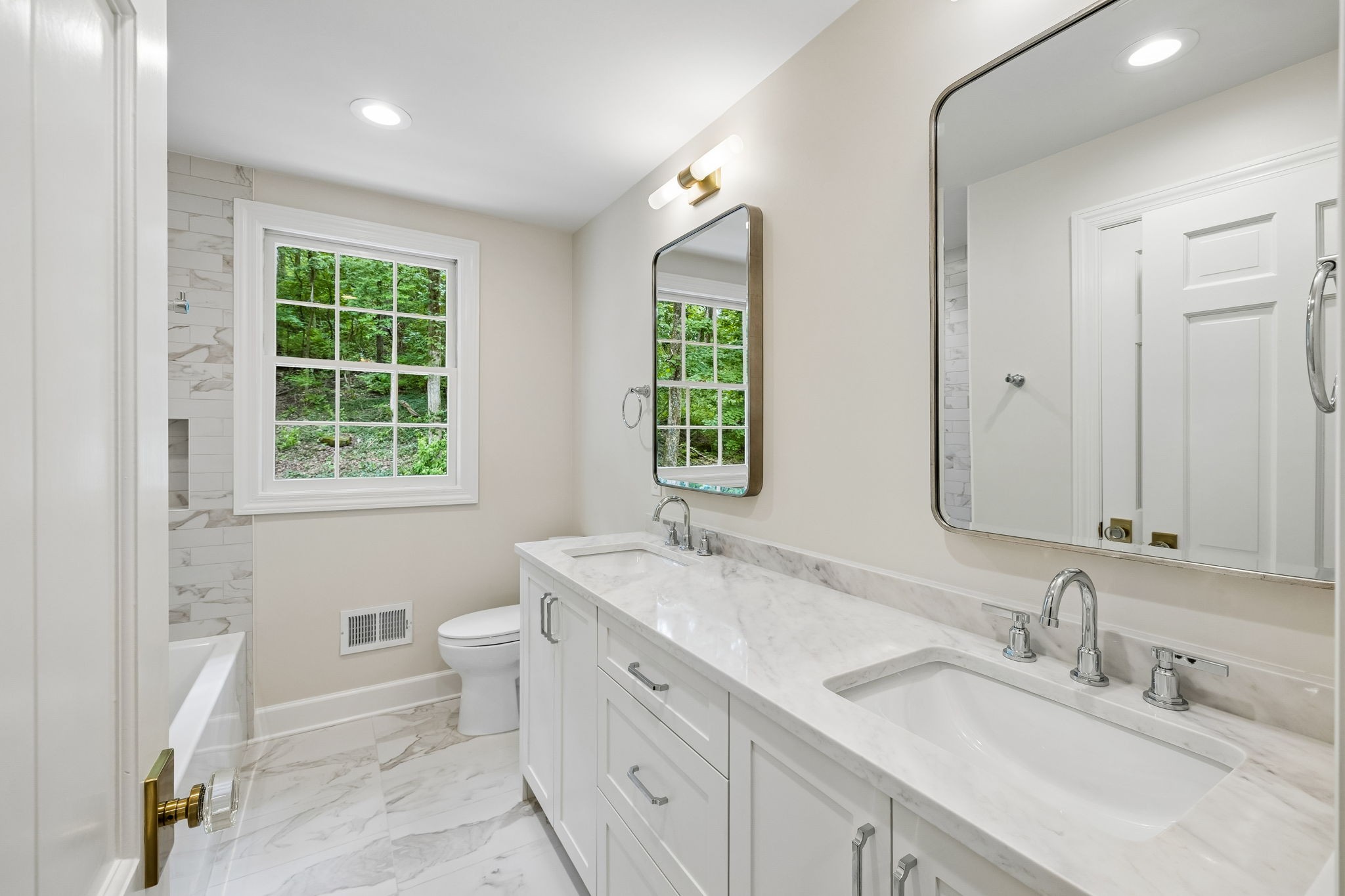 6004 Hillsboro Pike
