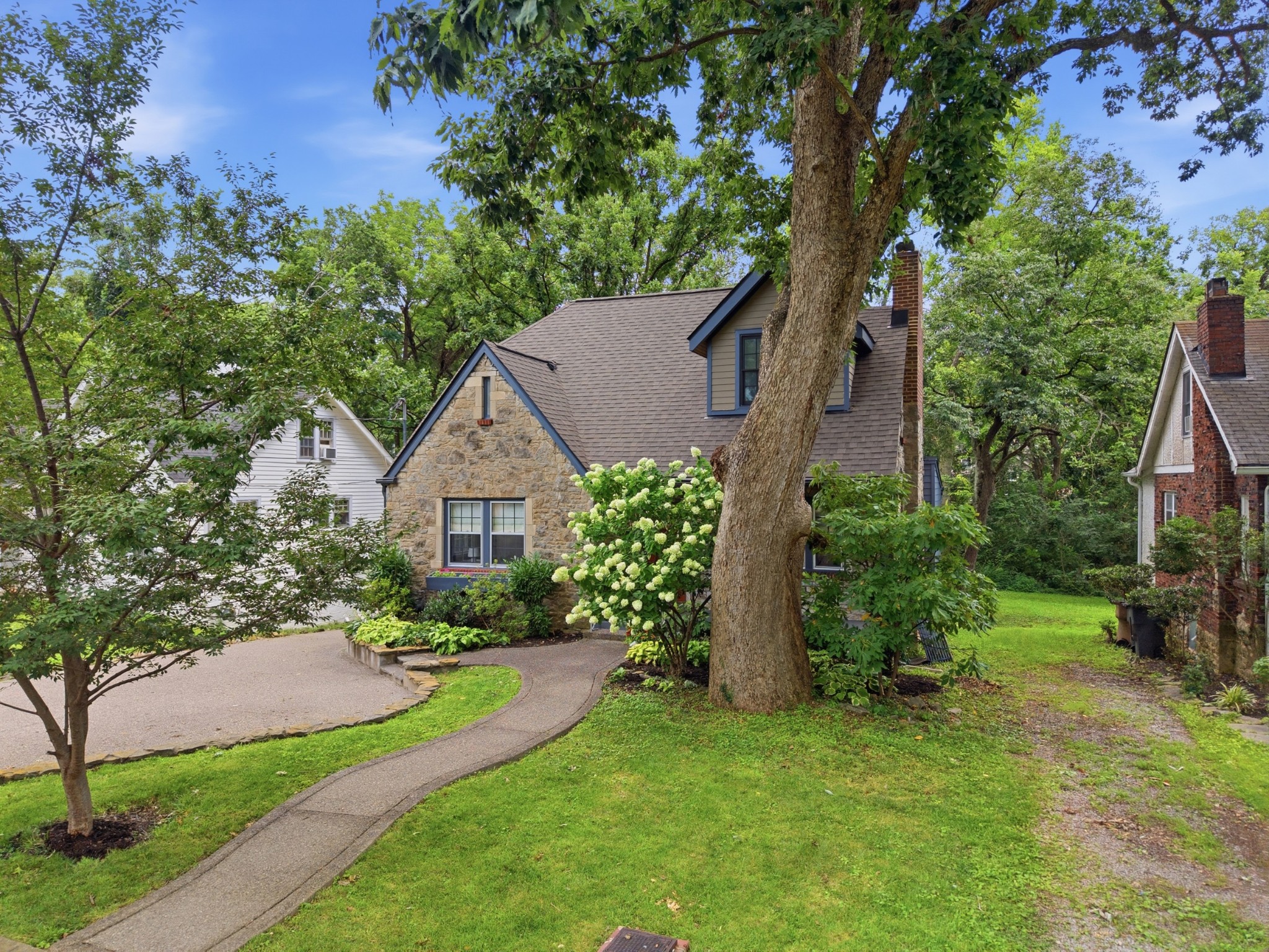2611 W Linden Ave