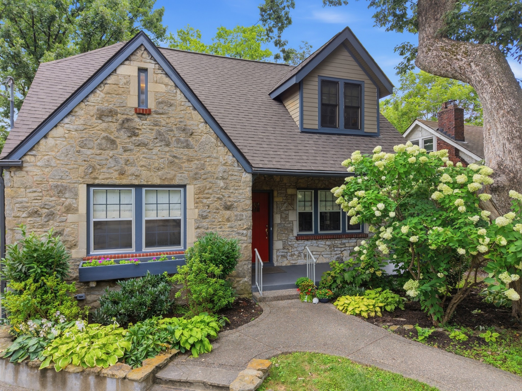 2611 W Linden Ave