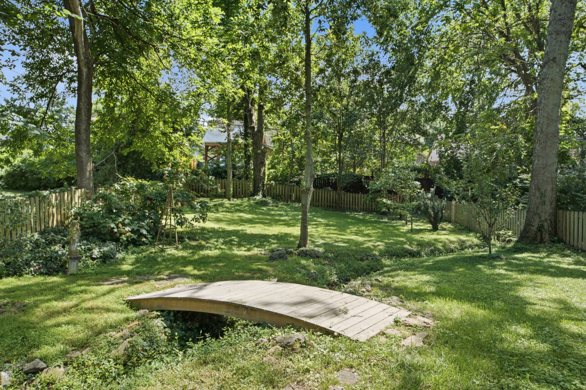 2611 W Linden Ave