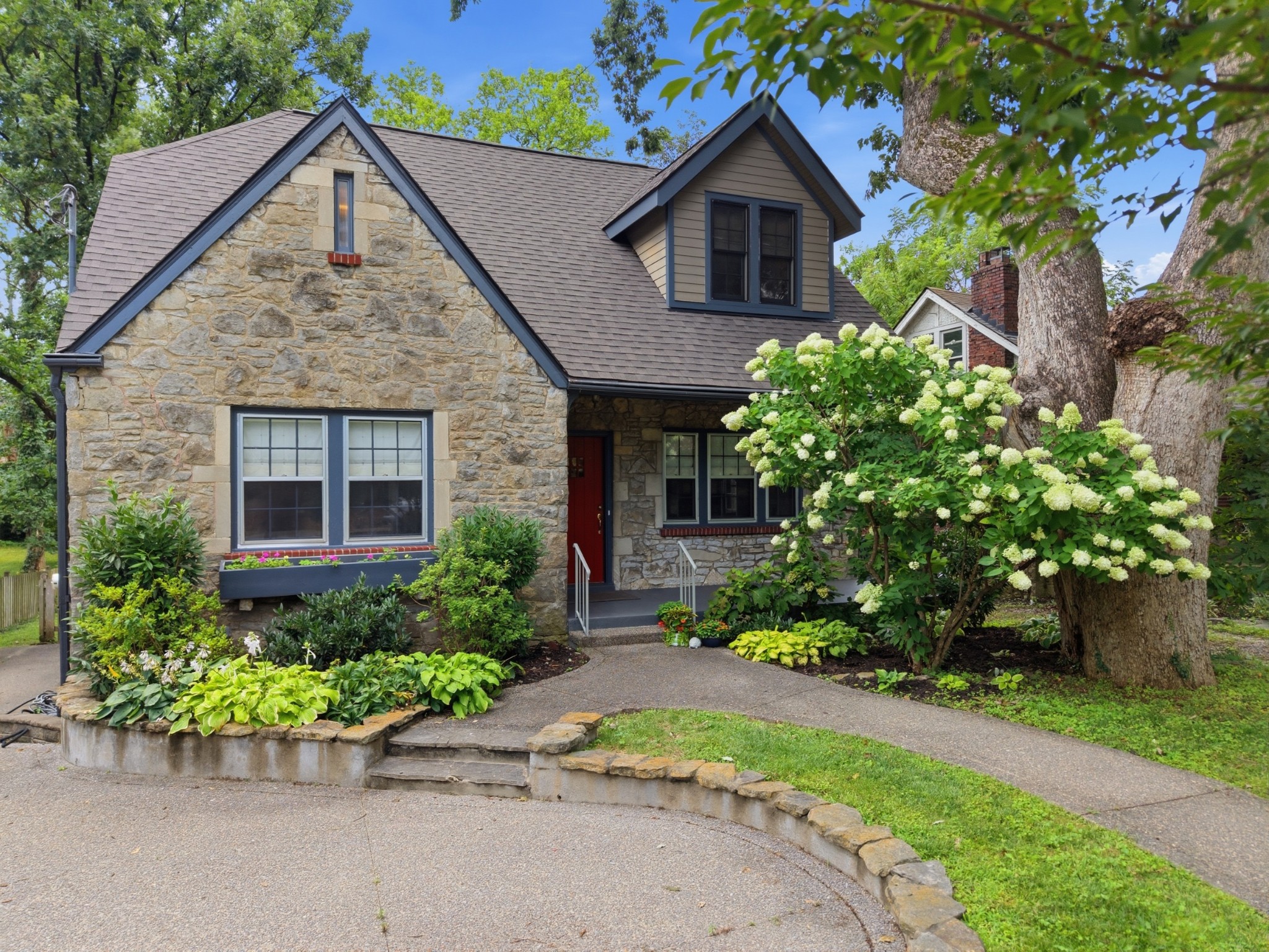 2611 W Linden Ave