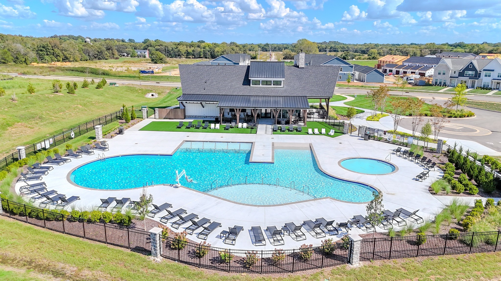 418 Long Dr