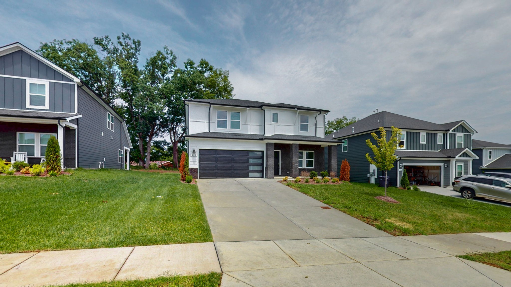 418 Long Dr