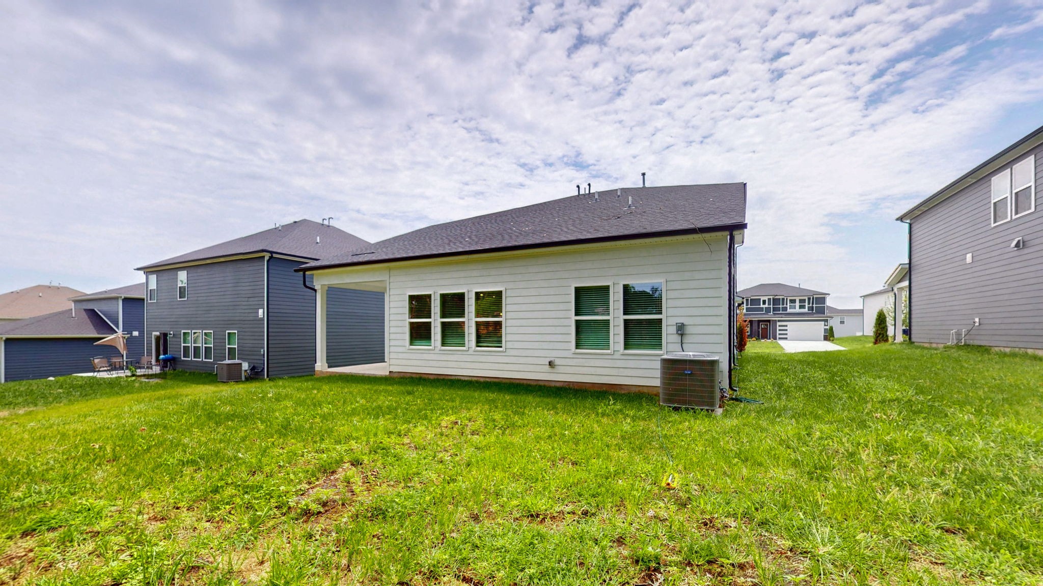 418 Long Dr