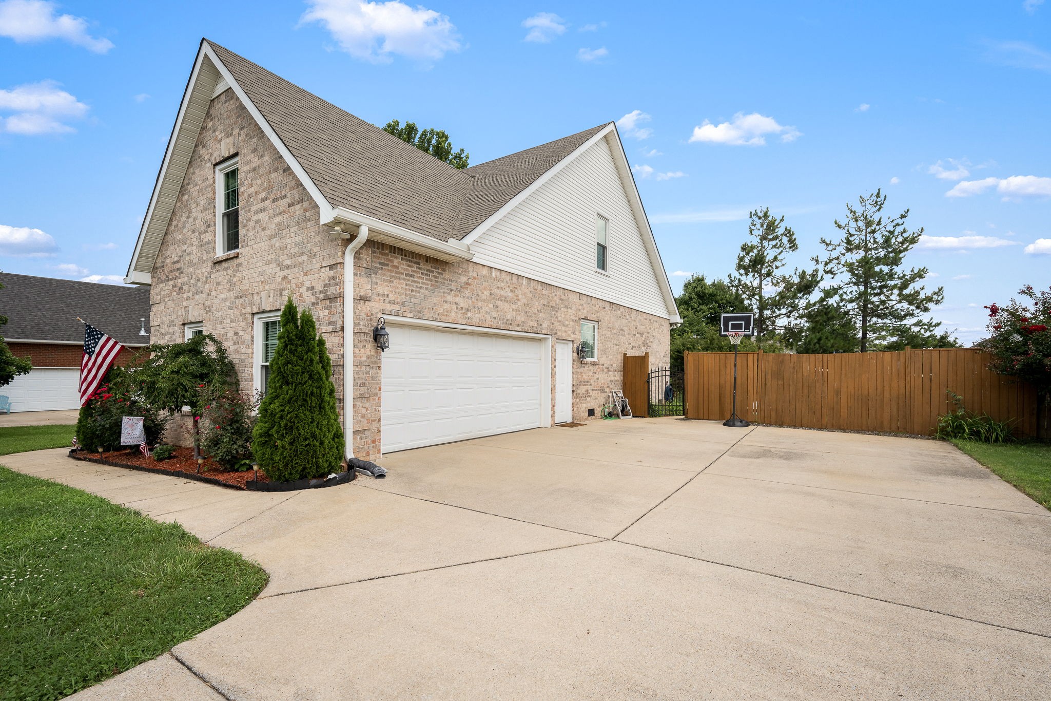 3084 Vicwood Dr